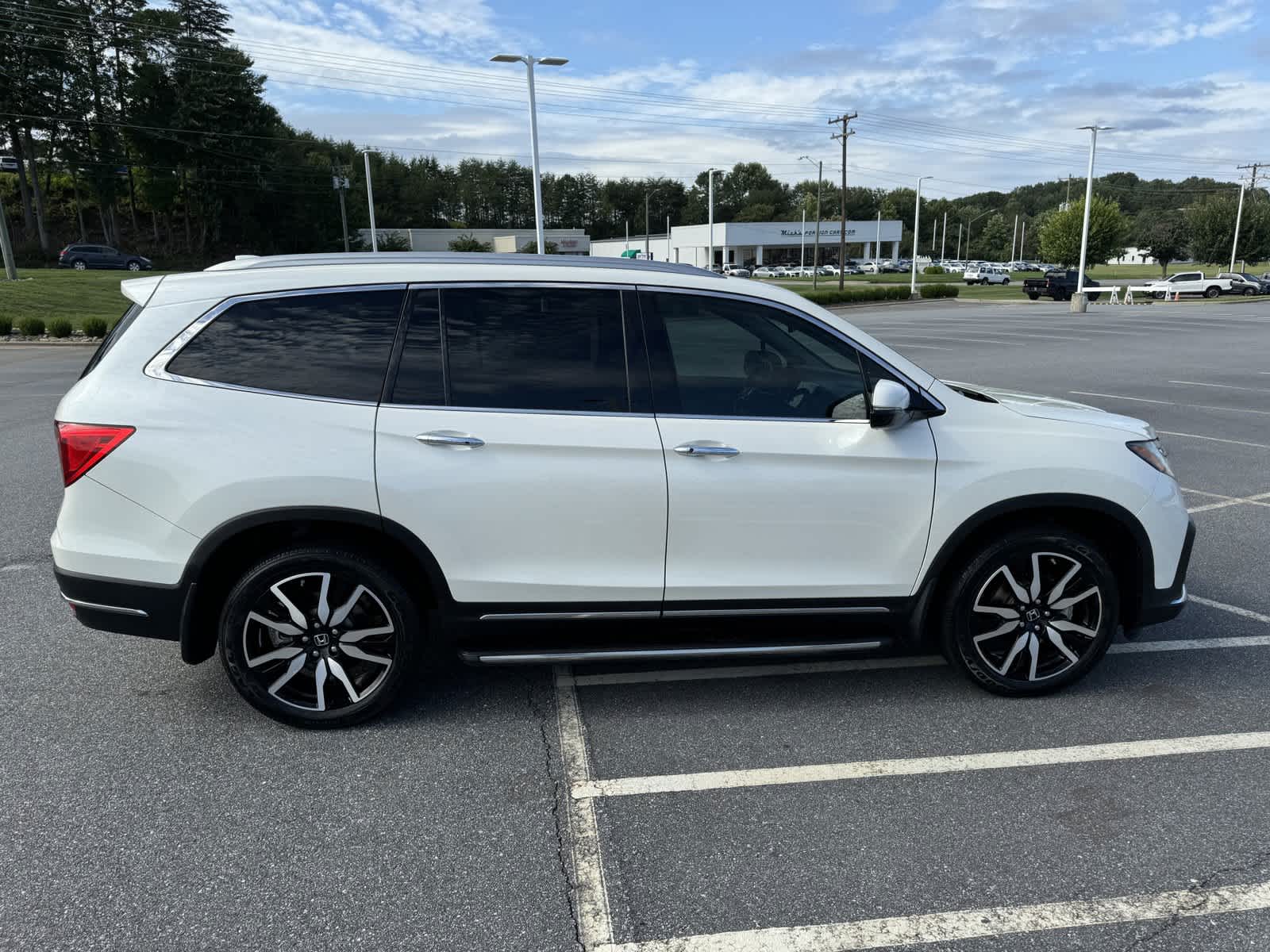 2019 Honda Pilot Touring 7-Passenger 8