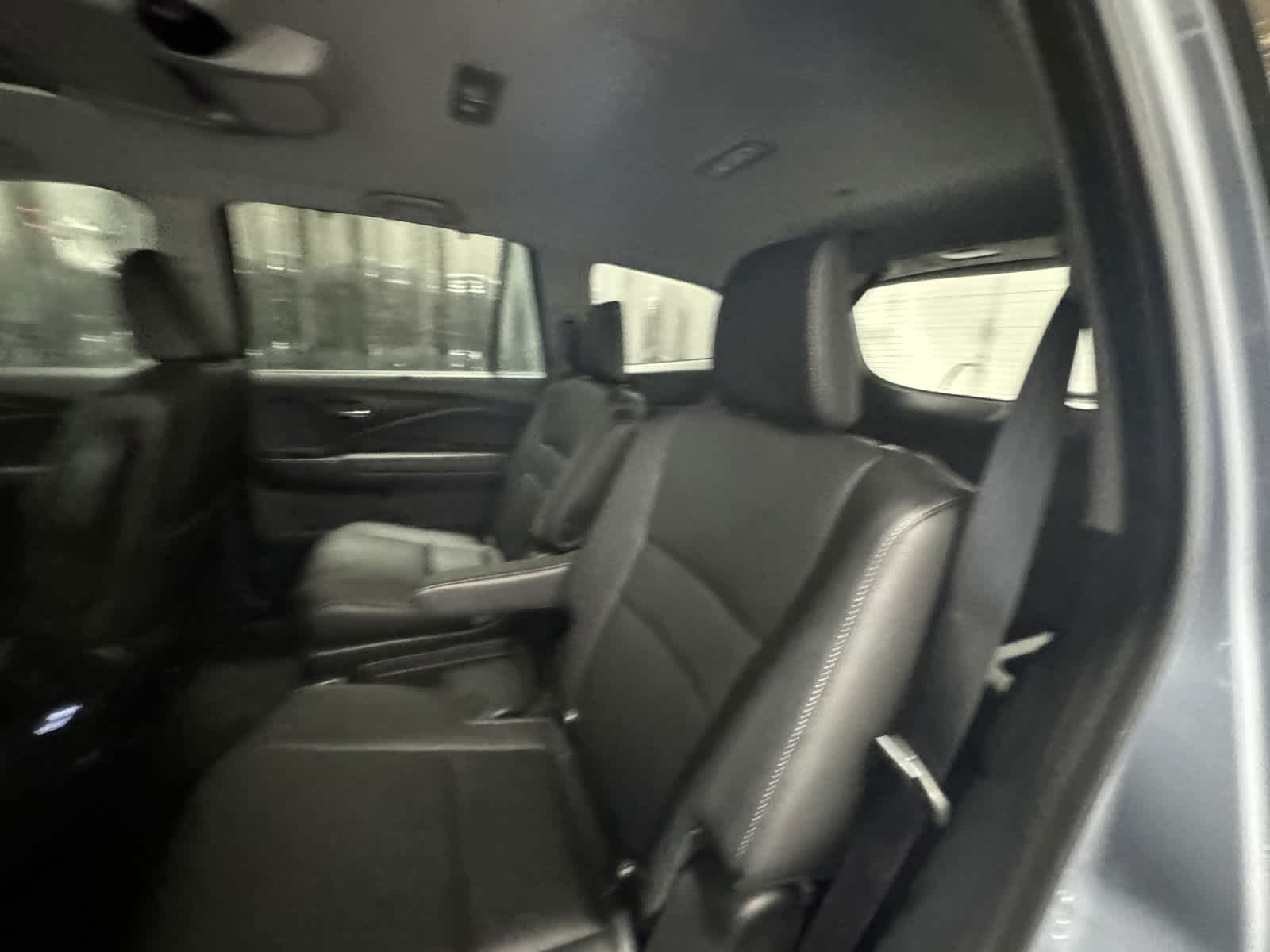 2022 Honda Pilot Touring 7-Passenger 29