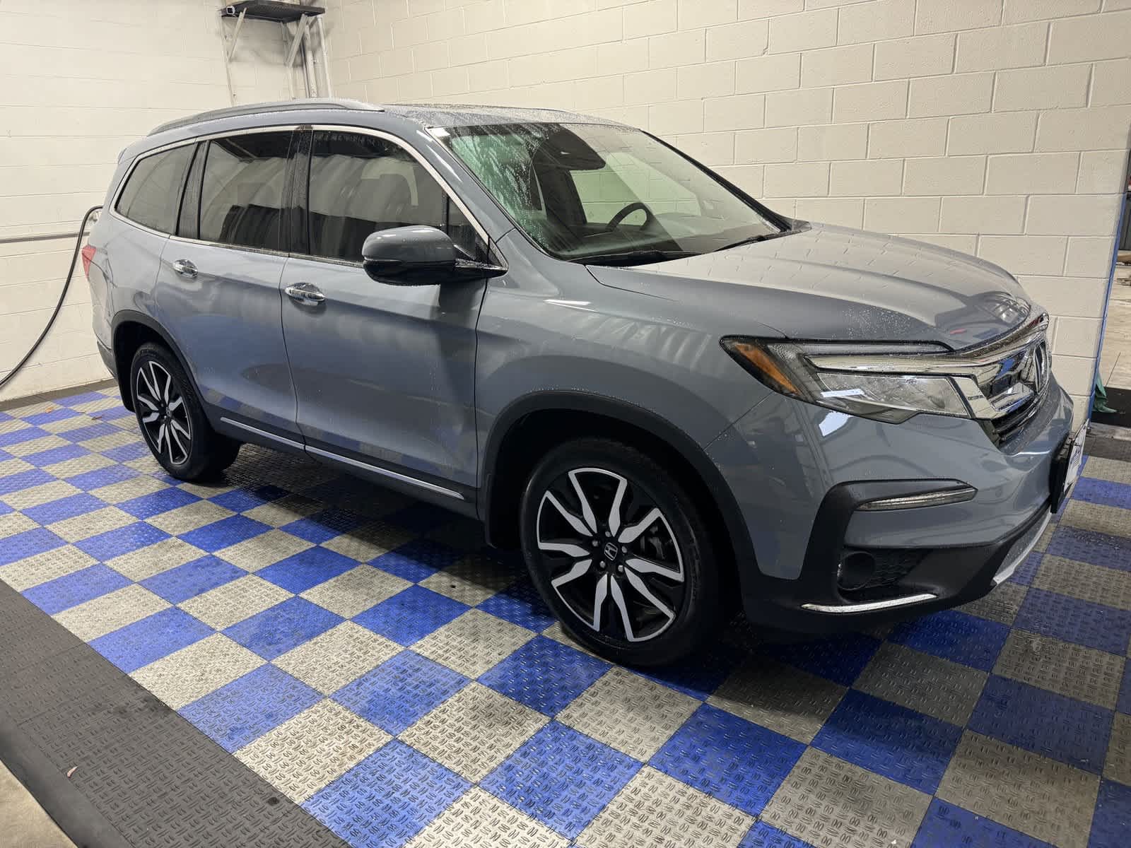 2022 Honda Pilot Touring 7-Passenger 2