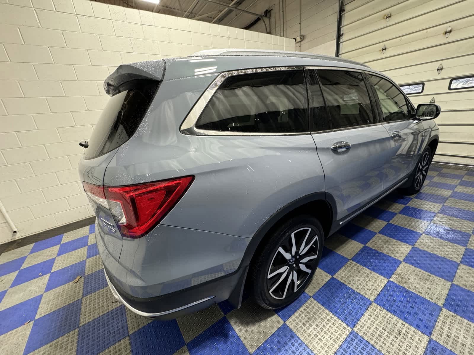 2022 Honda Pilot Touring 7-Passenger 8