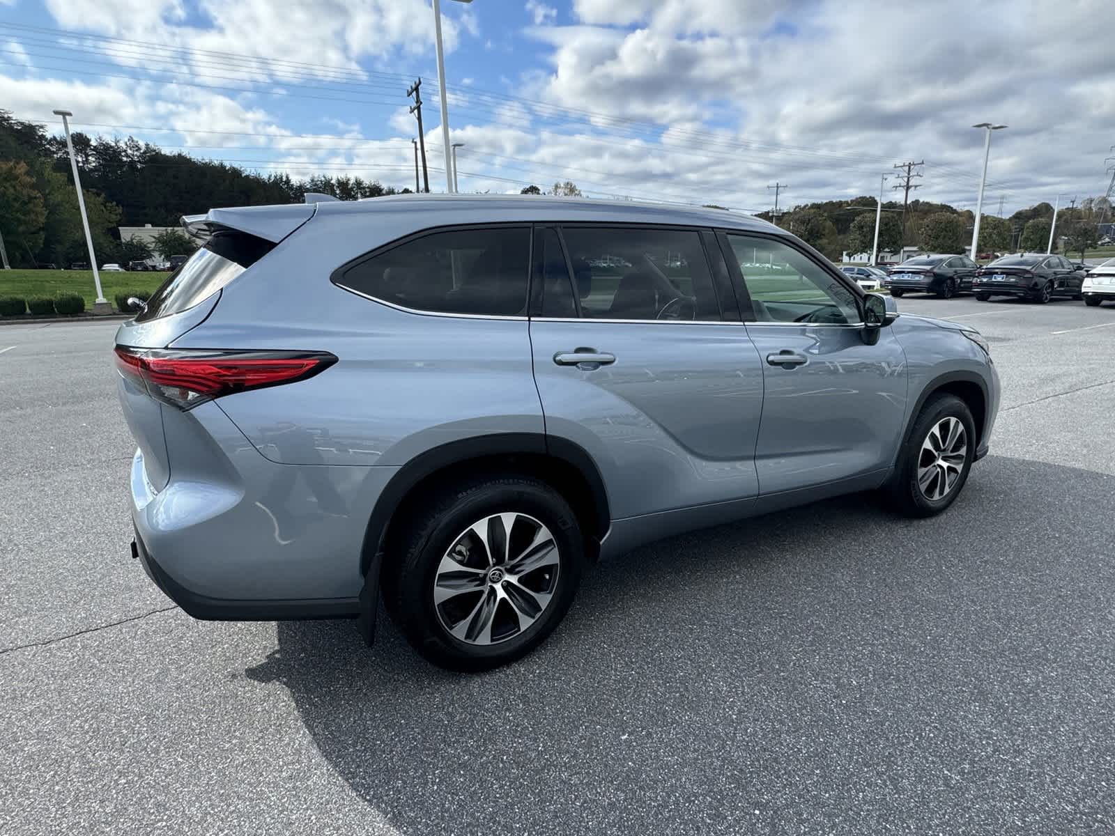 2022 Toyota Highlander XLE 8