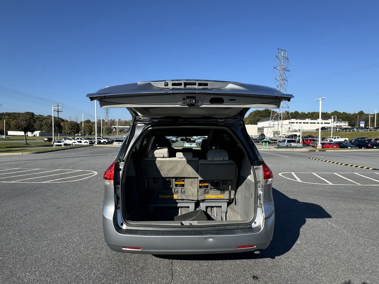 2012 Toyota Sienna LE 29