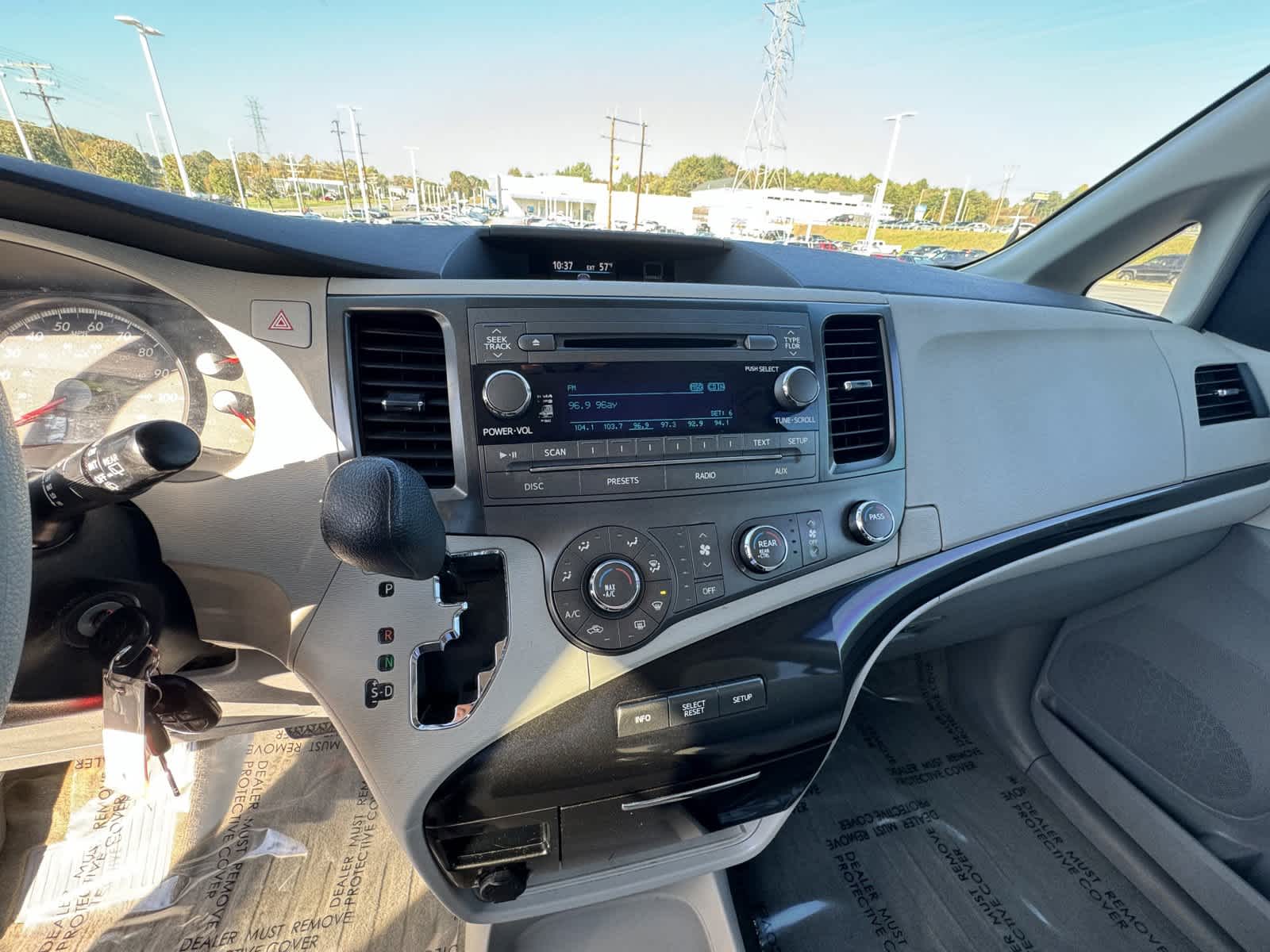 2012 Toyota Sienna LE 22