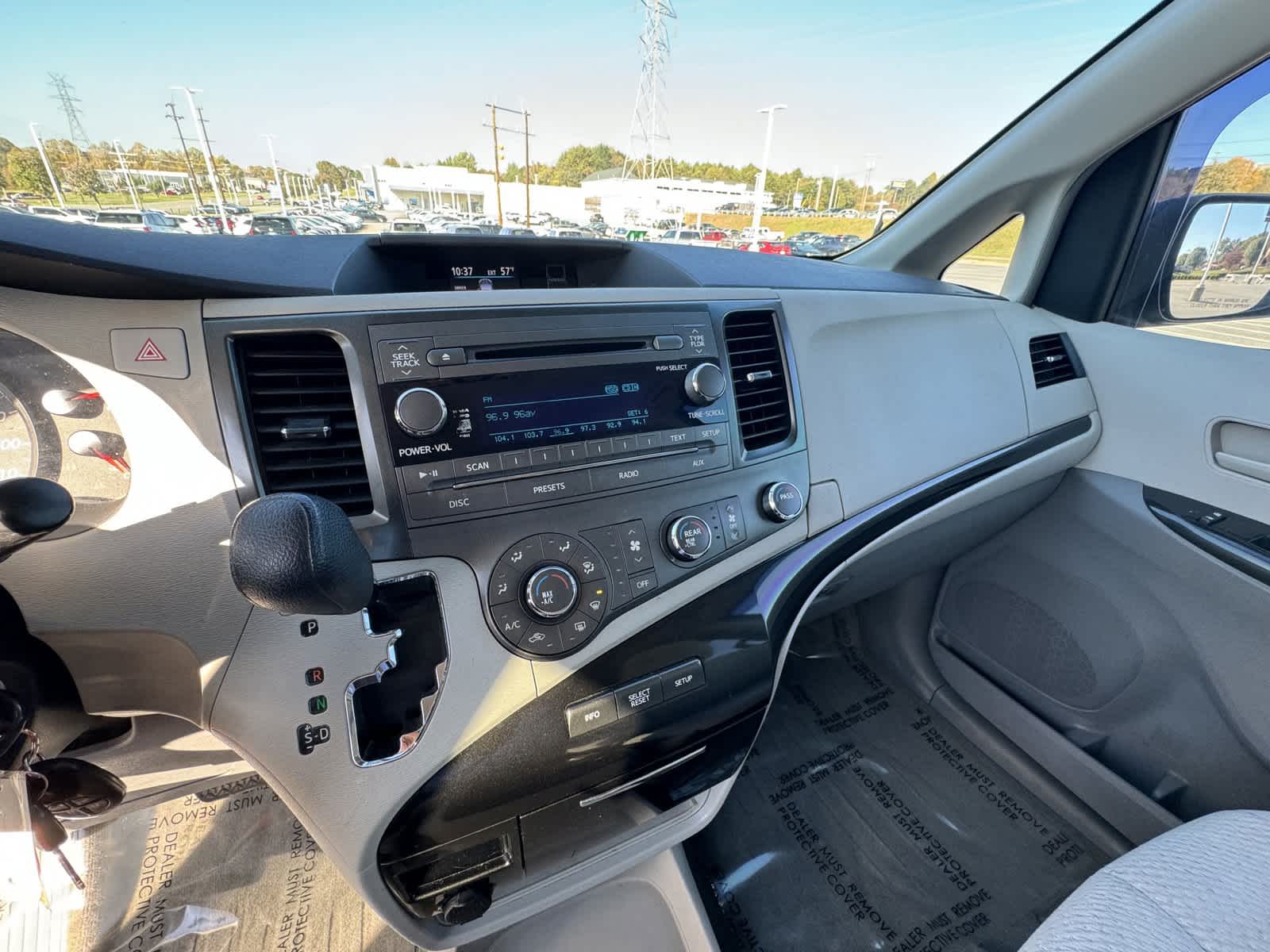 2012 Toyota Sienna LE 14