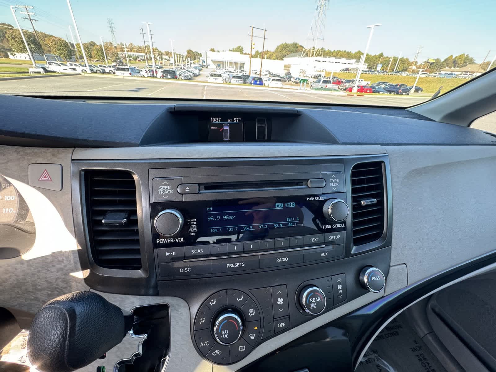 2012 Toyota Sienna LE 23