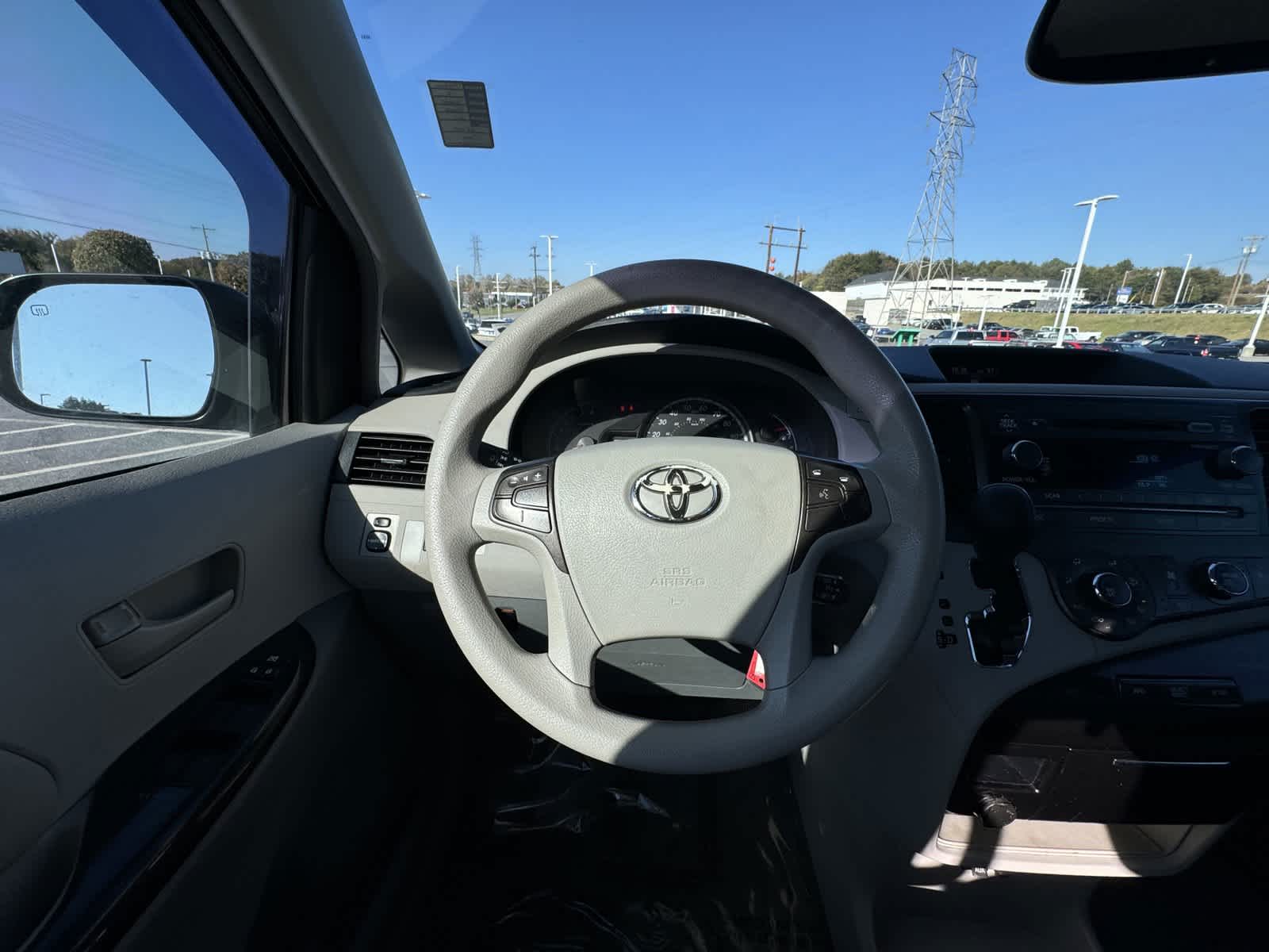 2012 Toyota Sienna LE 16