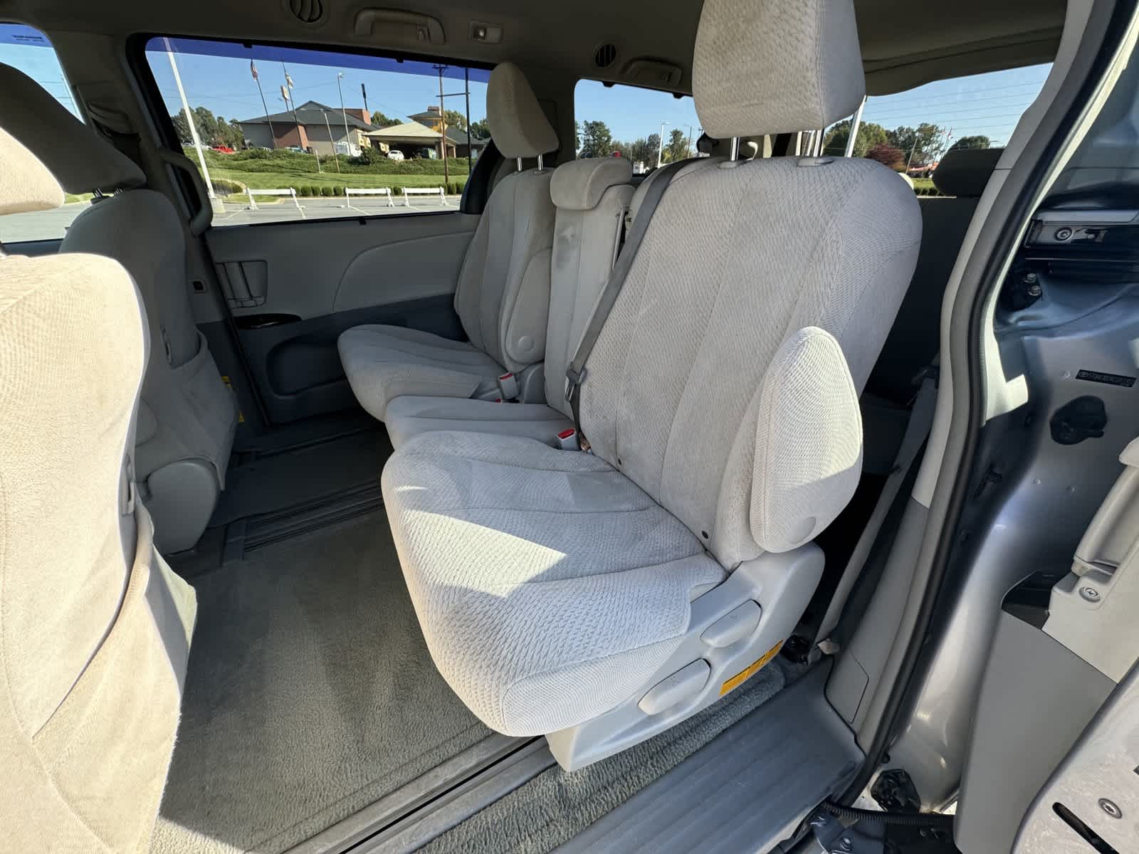 2012 Toyota Sienna LE 27