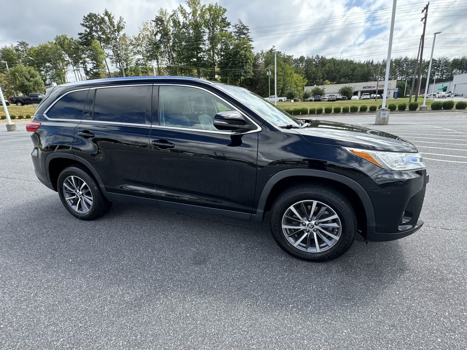 2019 Toyota Highlander XLE 2