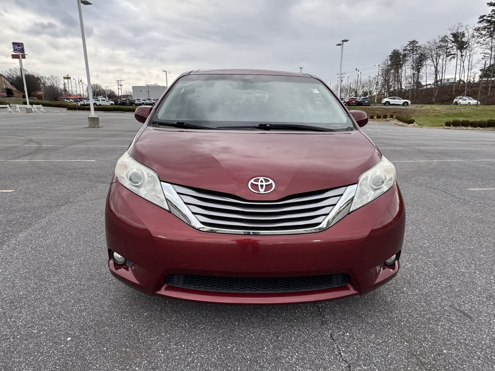 2015 Toyota Sienna XLE 3