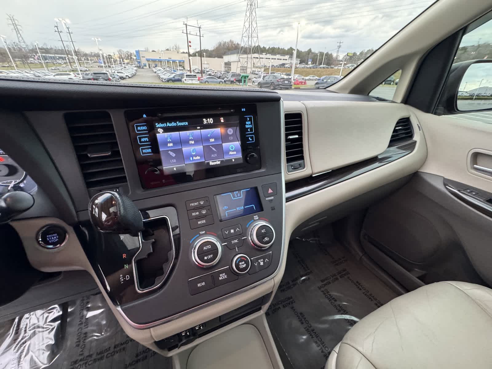 2015 Toyota Sienna XLE 15