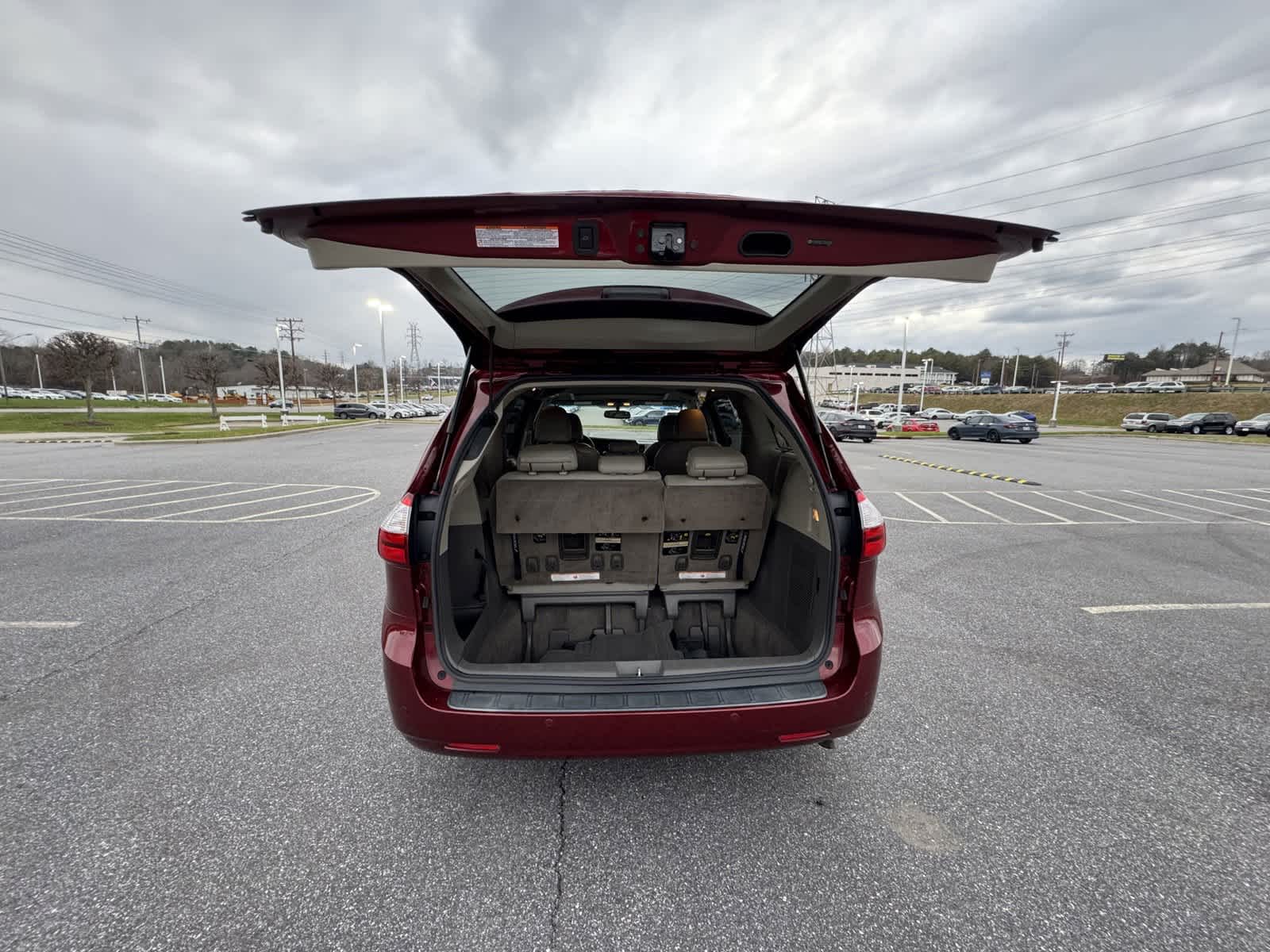 2015 Toyota Sienna XLE 31