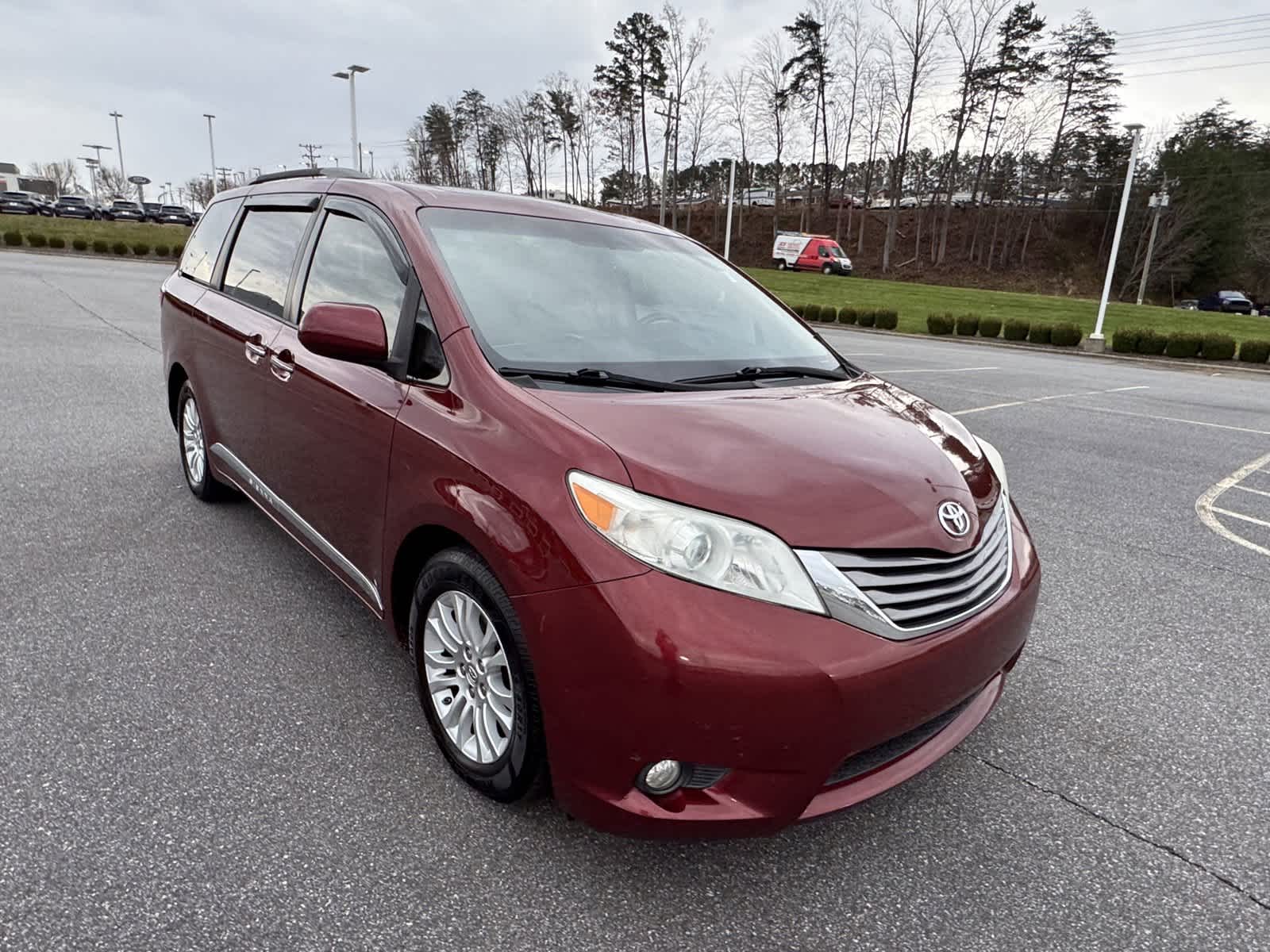 2015 Toyota Sienna XLE 2