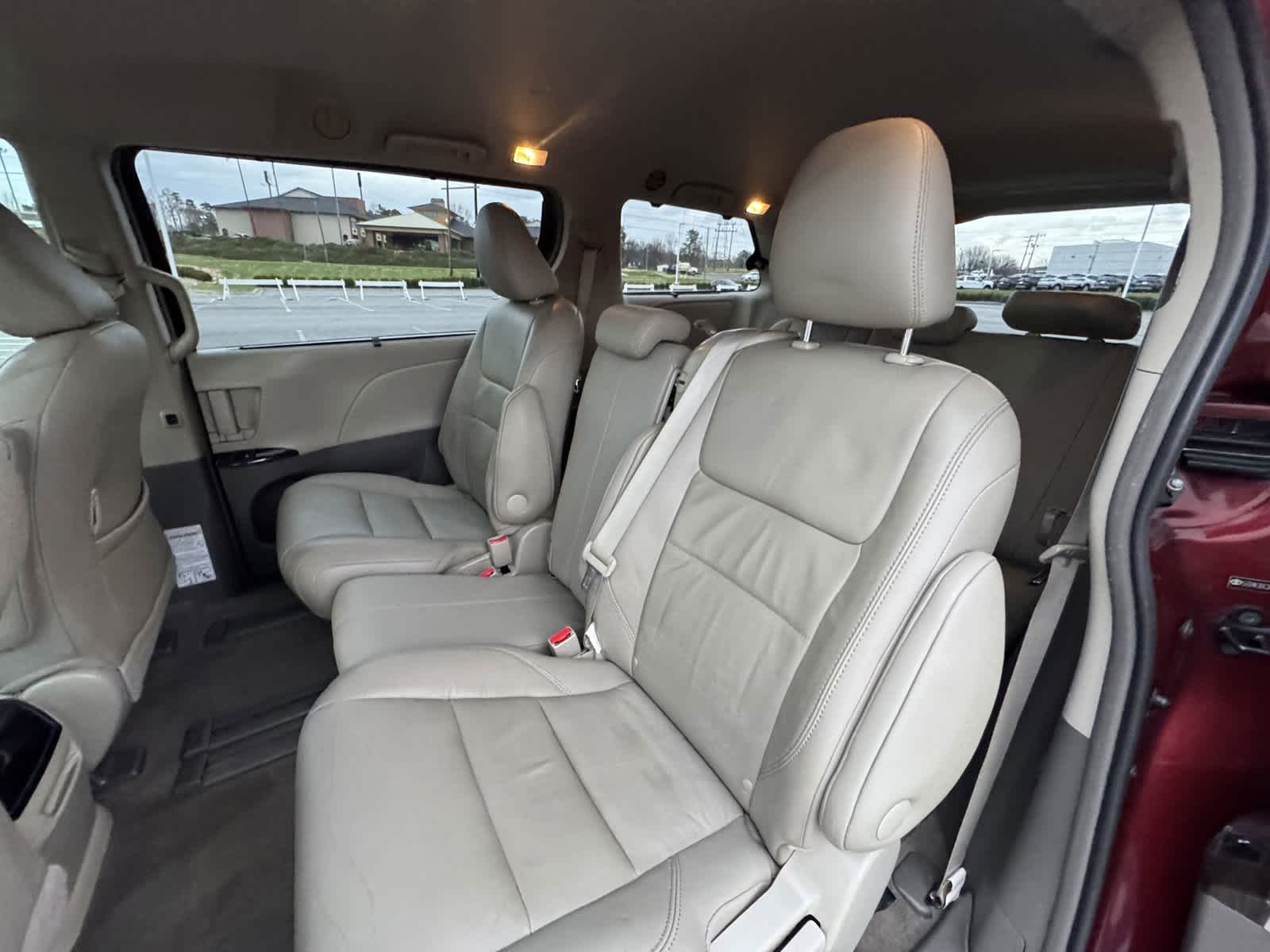 2015 Toyota Sienna XLE 30