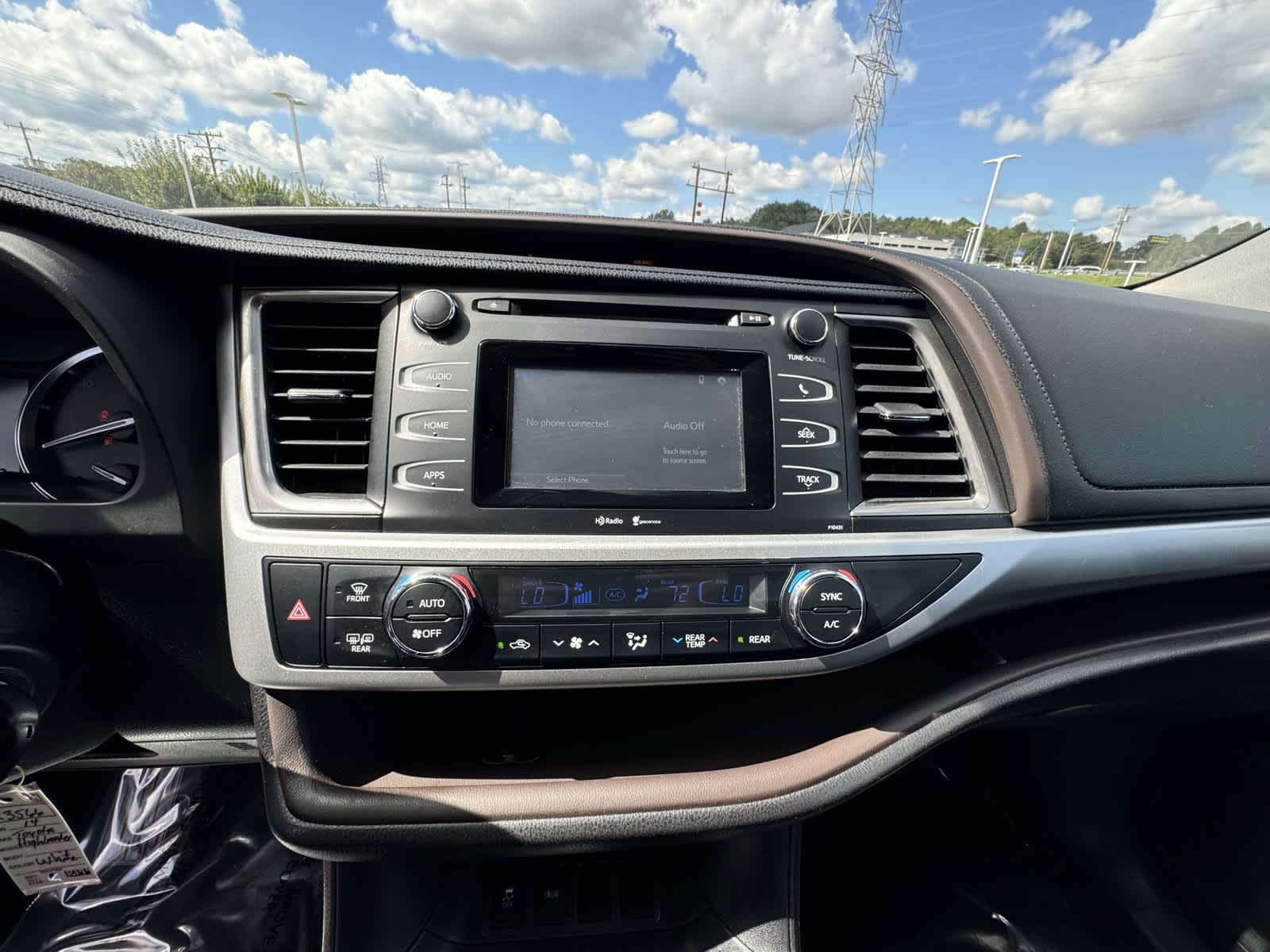 2014 Toyota Highlander LE Plus 24