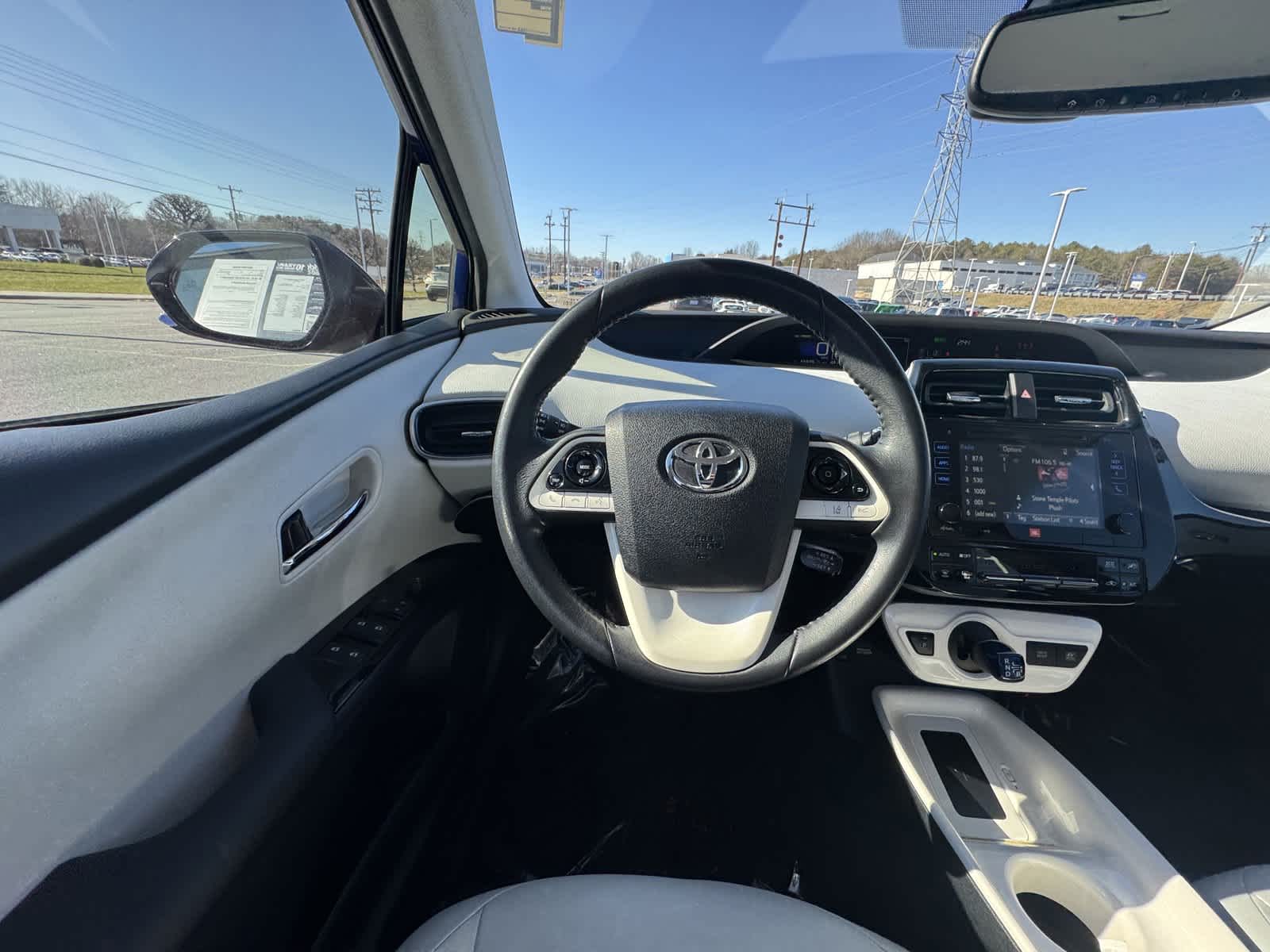 2017 Toyota Prius Four 19