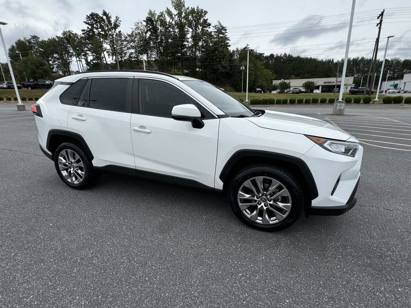 2020 Toyota RAV4 XLE Premium 3