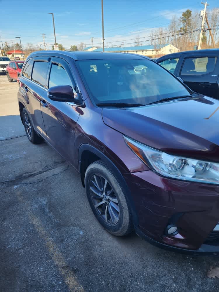 Ooh La La Rouge Mica 2017 Toyota Highlander XLE AWD SUV / Crossover All-Wheel Drive Automatic