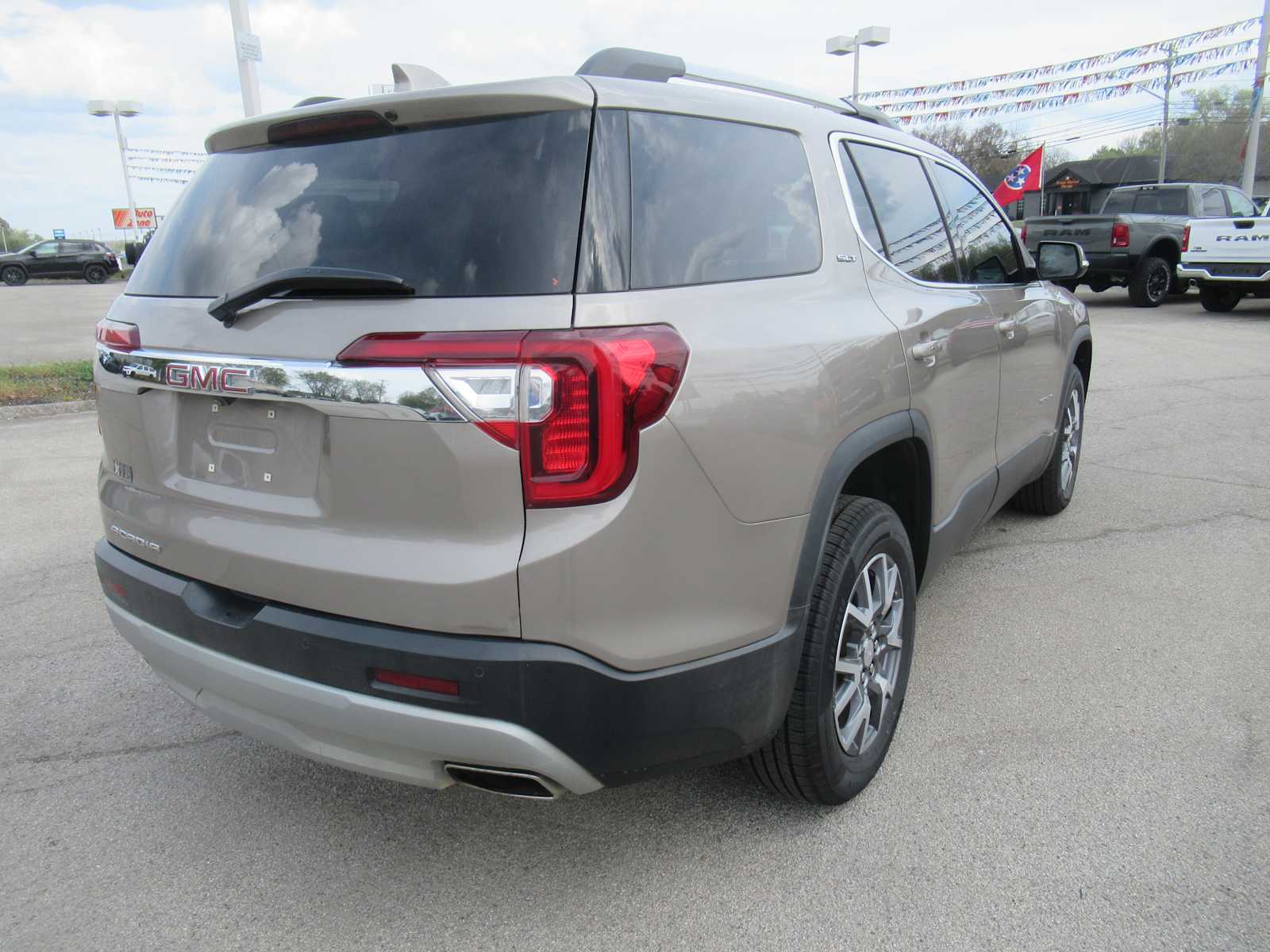 View vehicle photo 7