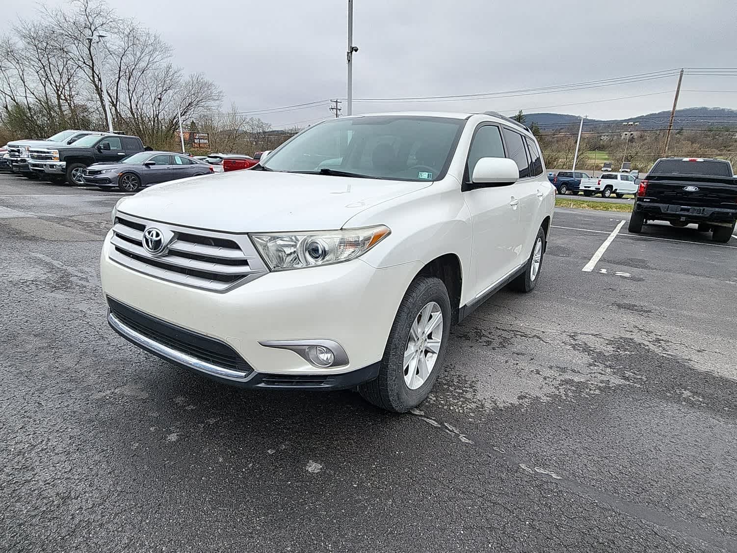 White (Blizzard Pearl) 2013 Toyota Highlander SE AWD SUV / Crossover All-Wheel Drive 5-Speed Automatic
