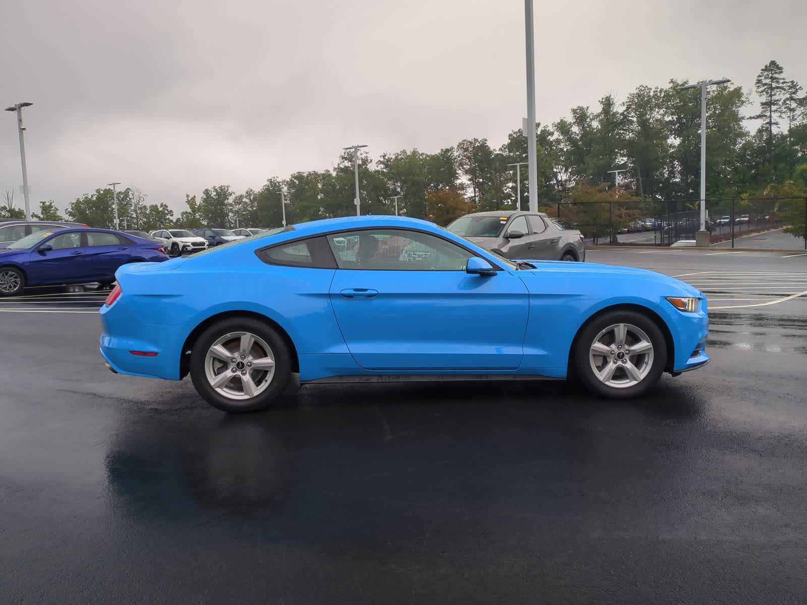 2017 Ford Mustang V6 11