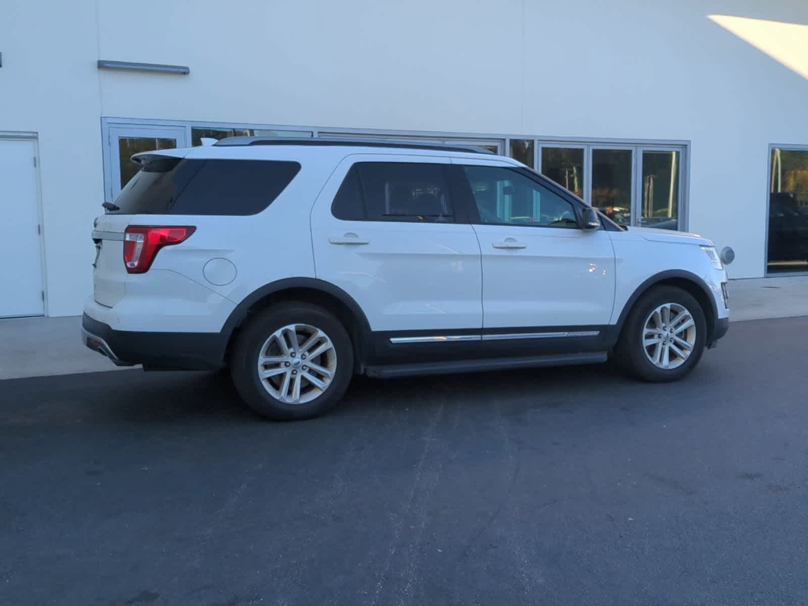 2017 Ford Explorer XLT 9