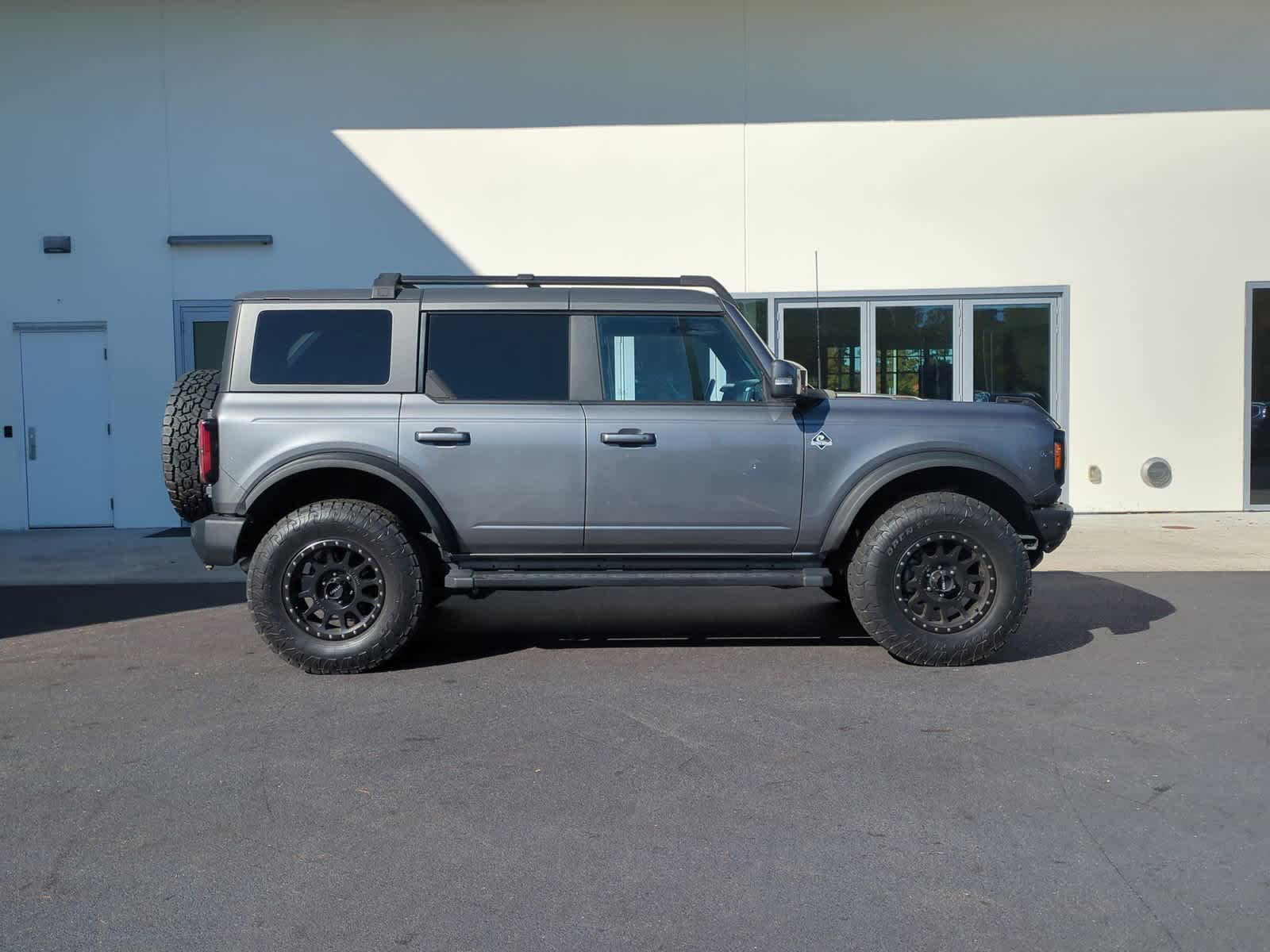 2022 Ford Bronco Outer Banks 10