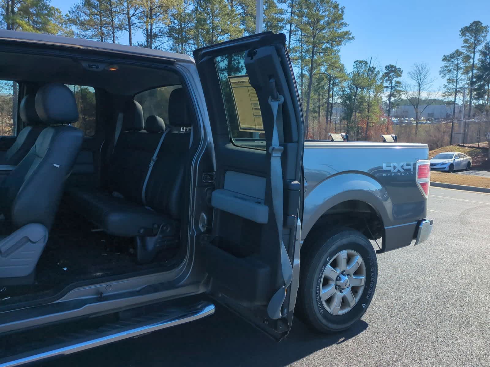 2014 Ford F-150 XLT 4WD SuperCab 145 29