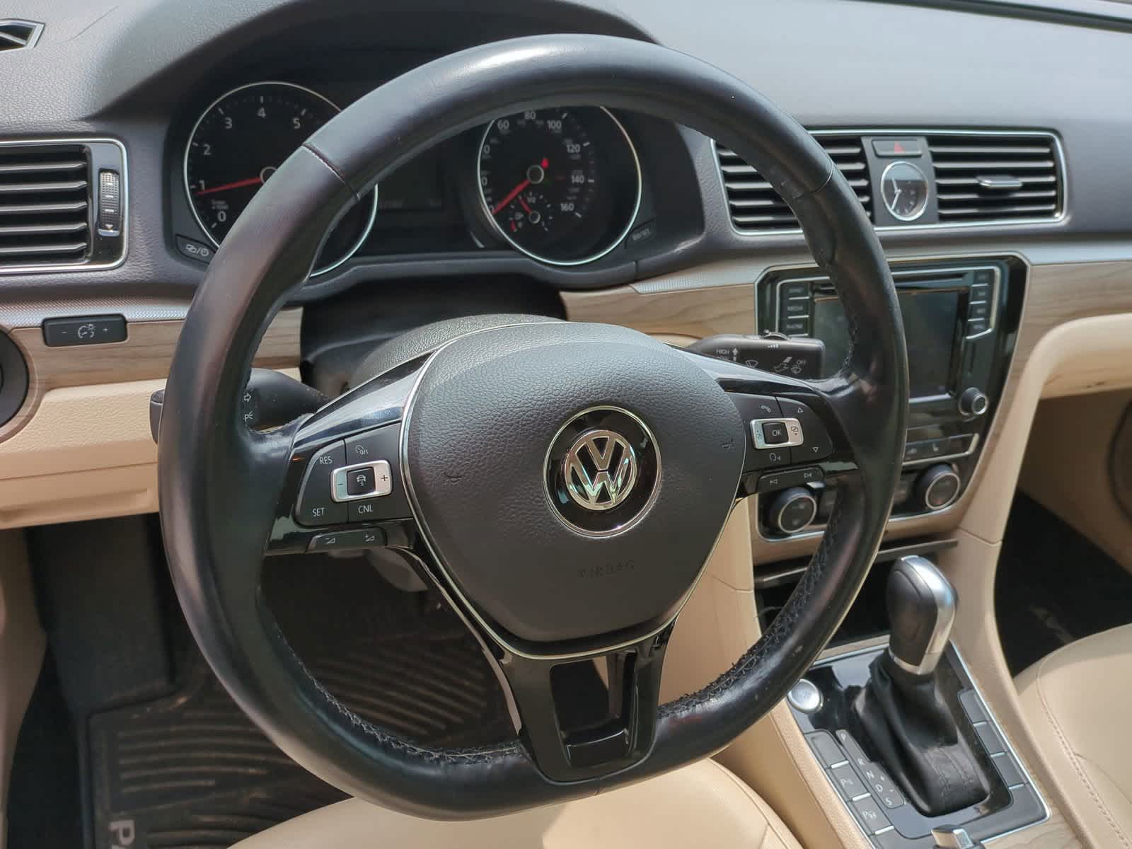 2017 Volkswagen Passat 1.8T SEL Premium 18