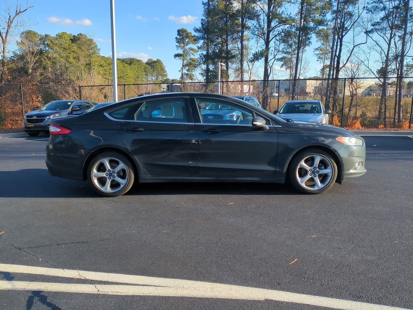 2016 Ford Fusion SE 10