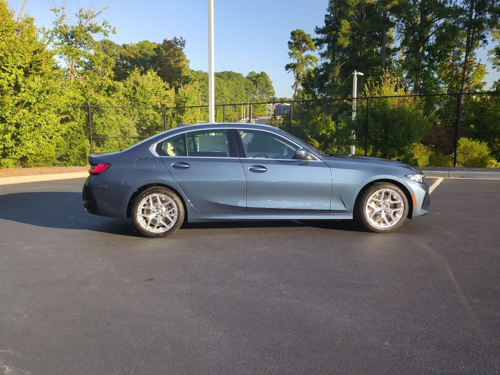 2025 BMW 3 Series 330i 10