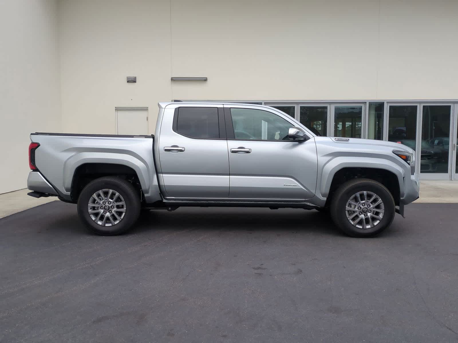 2024 Toyota Tacoma Limited Hybrid Double Cab 5 Bed AT 10