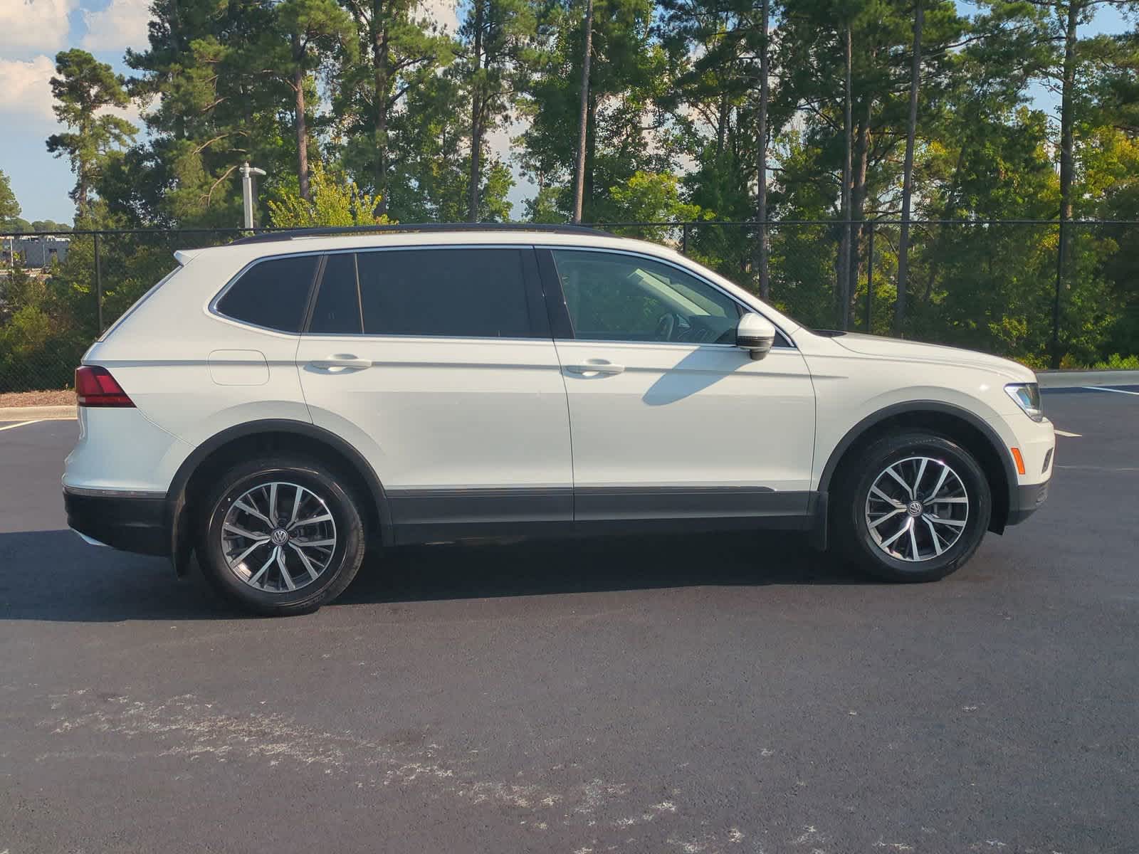 2020 Volkswagen Tiguan SE 11