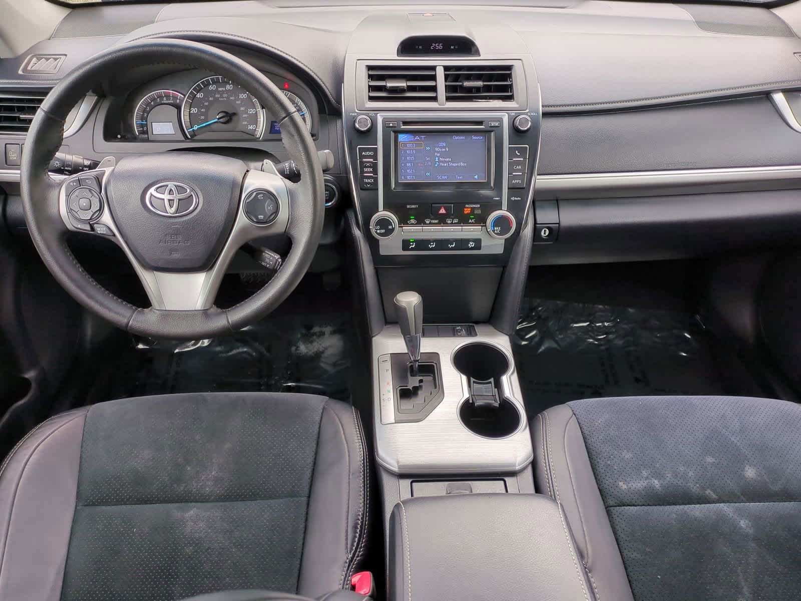 2013 Toyota Camry SE 29