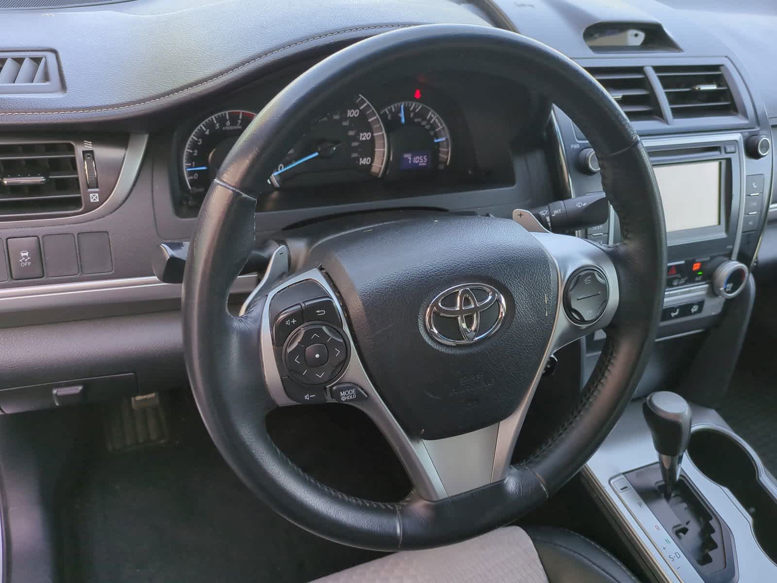 2014 Toyota Camry SE 18