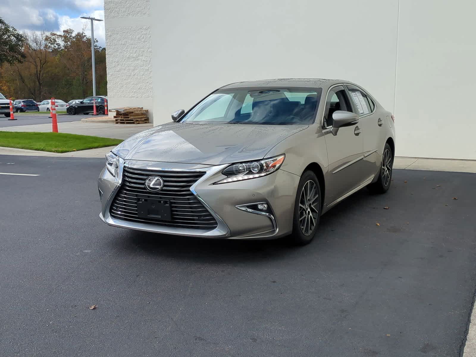 2017 Lexus ES  4