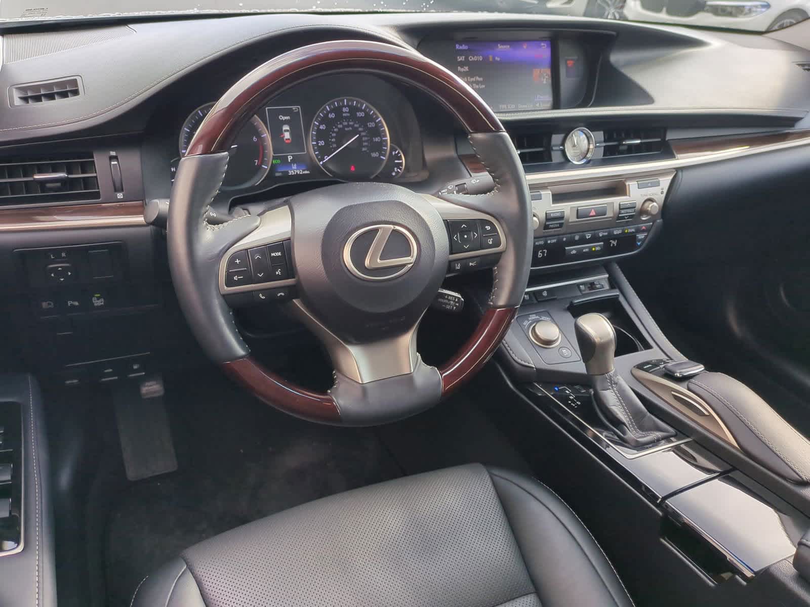 2017 Lexus ES  28