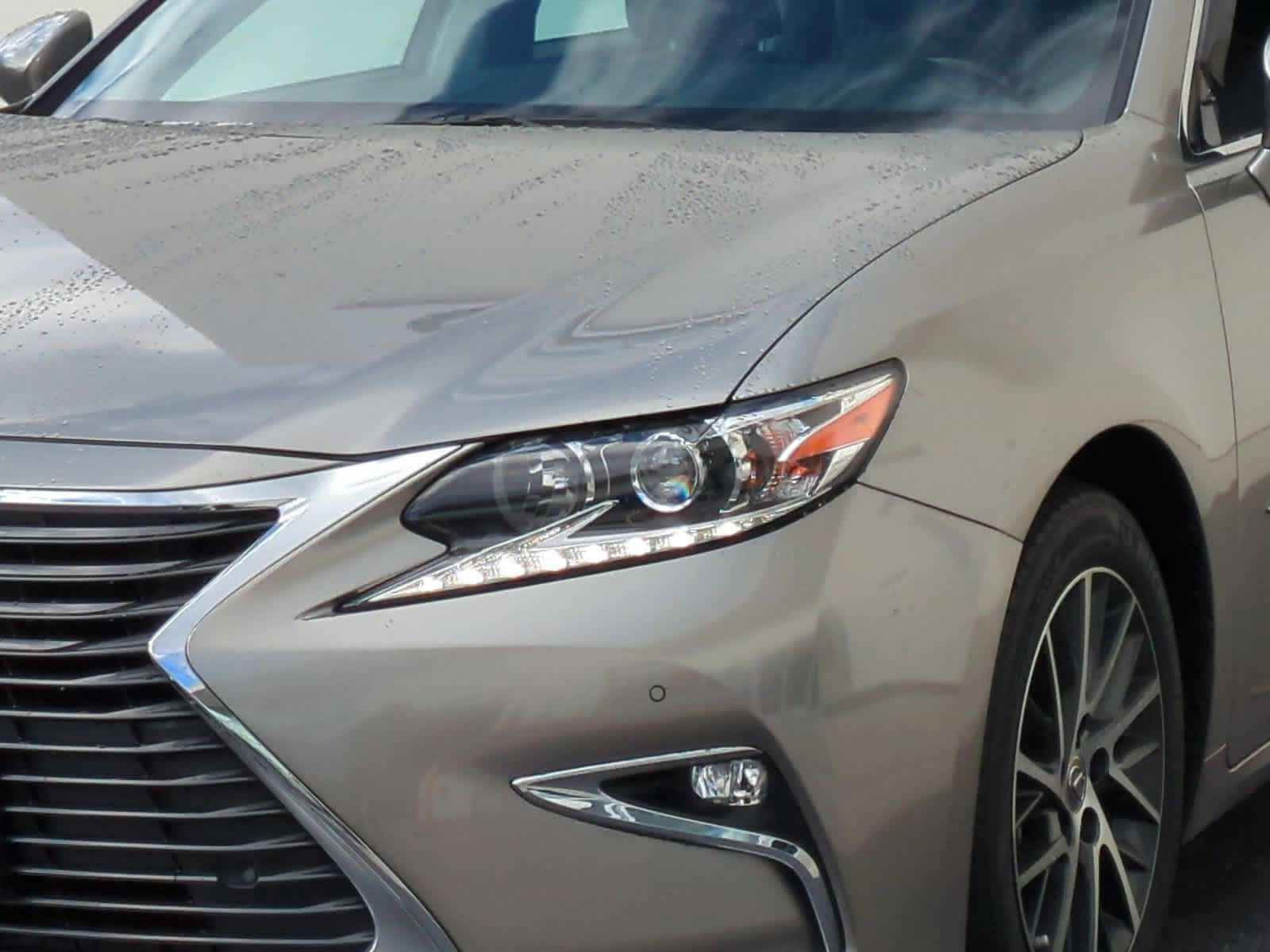 2017 Lexus ES  6