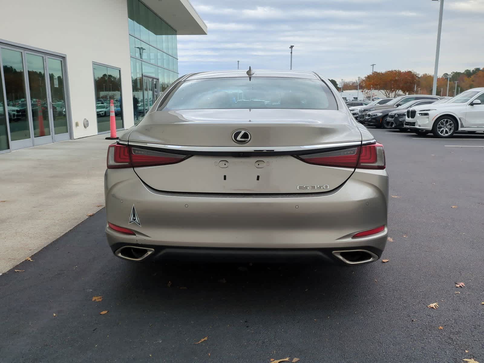 2020 Lexus ES  9