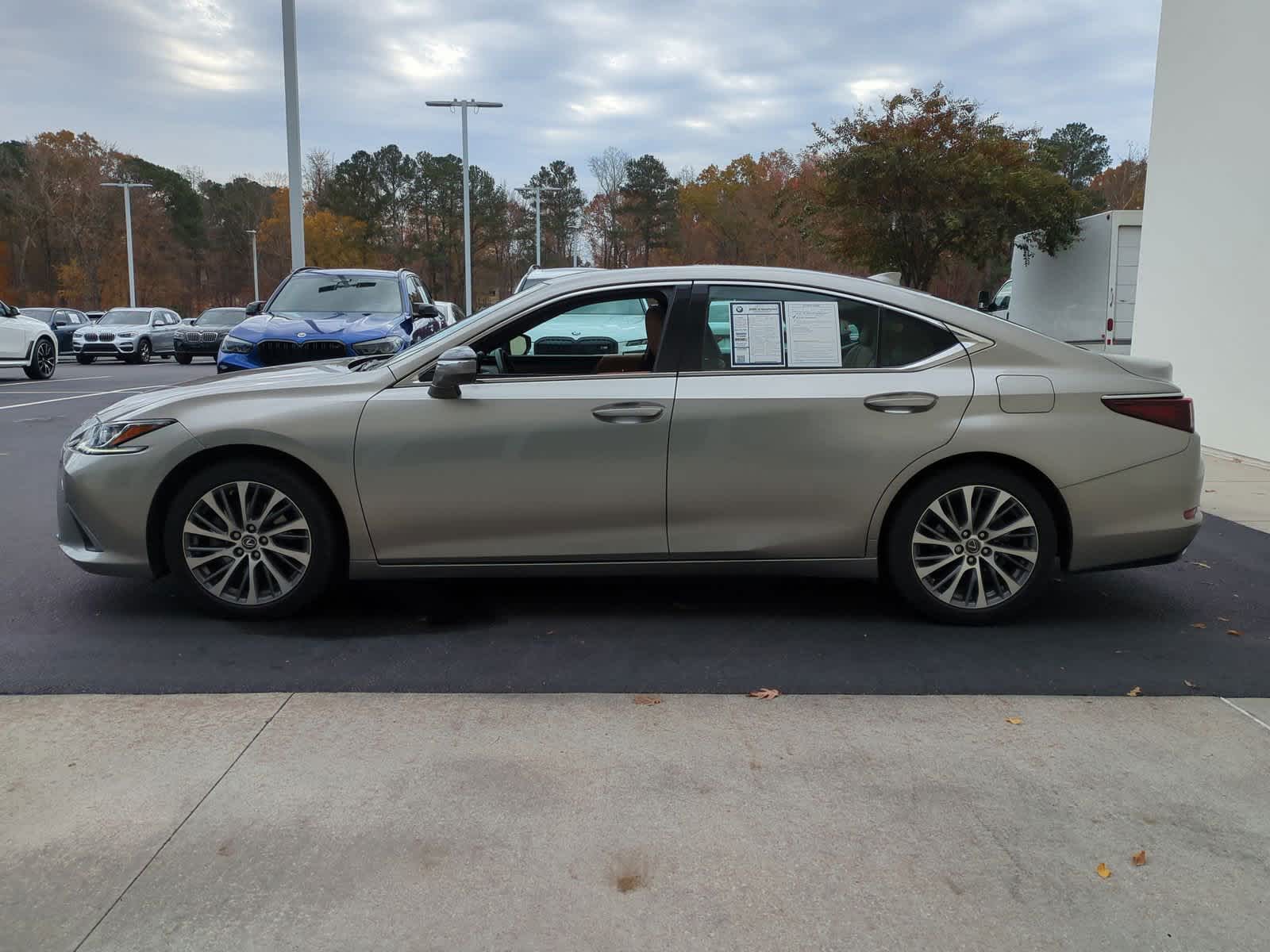 2020 Lexus ES  7