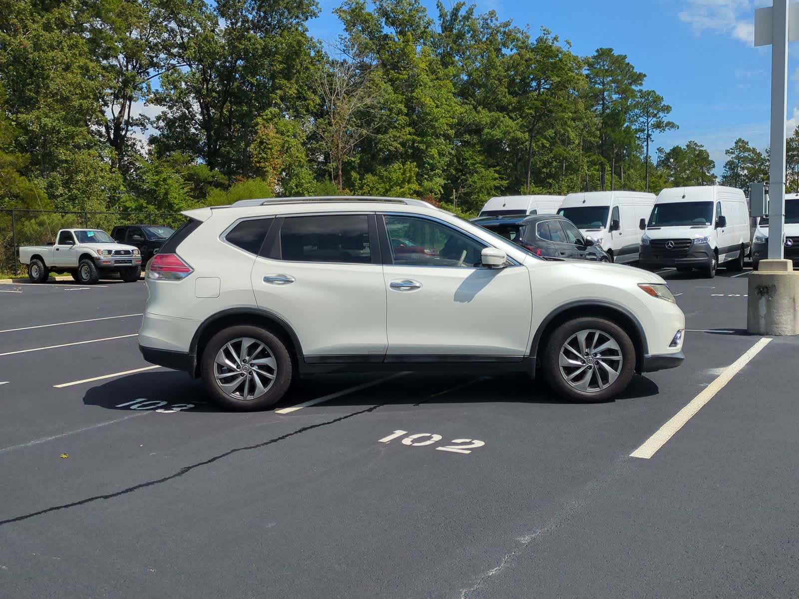 2015 Nissan Rogue SL 11