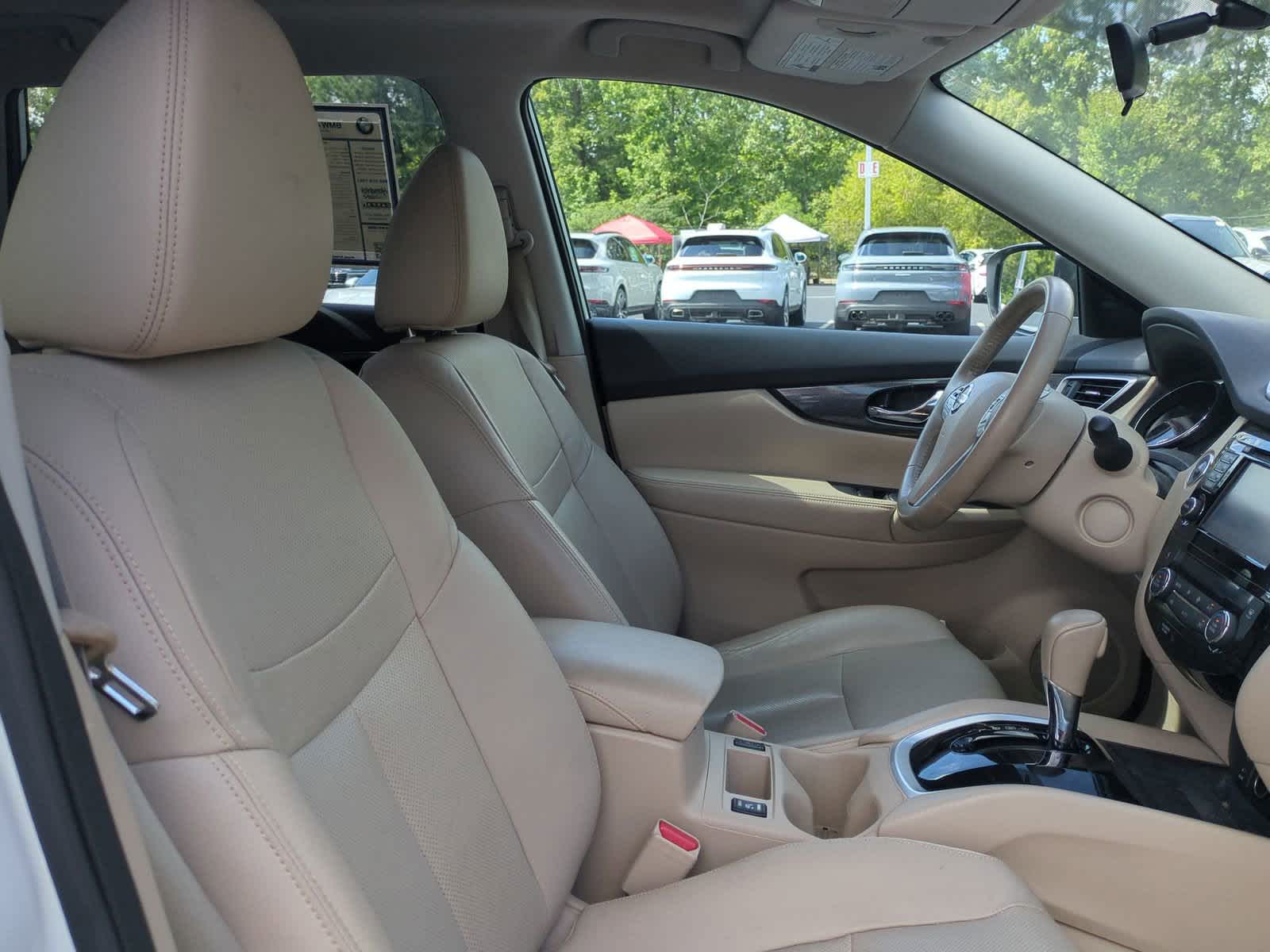 2015 Nissan Rogue SL 33