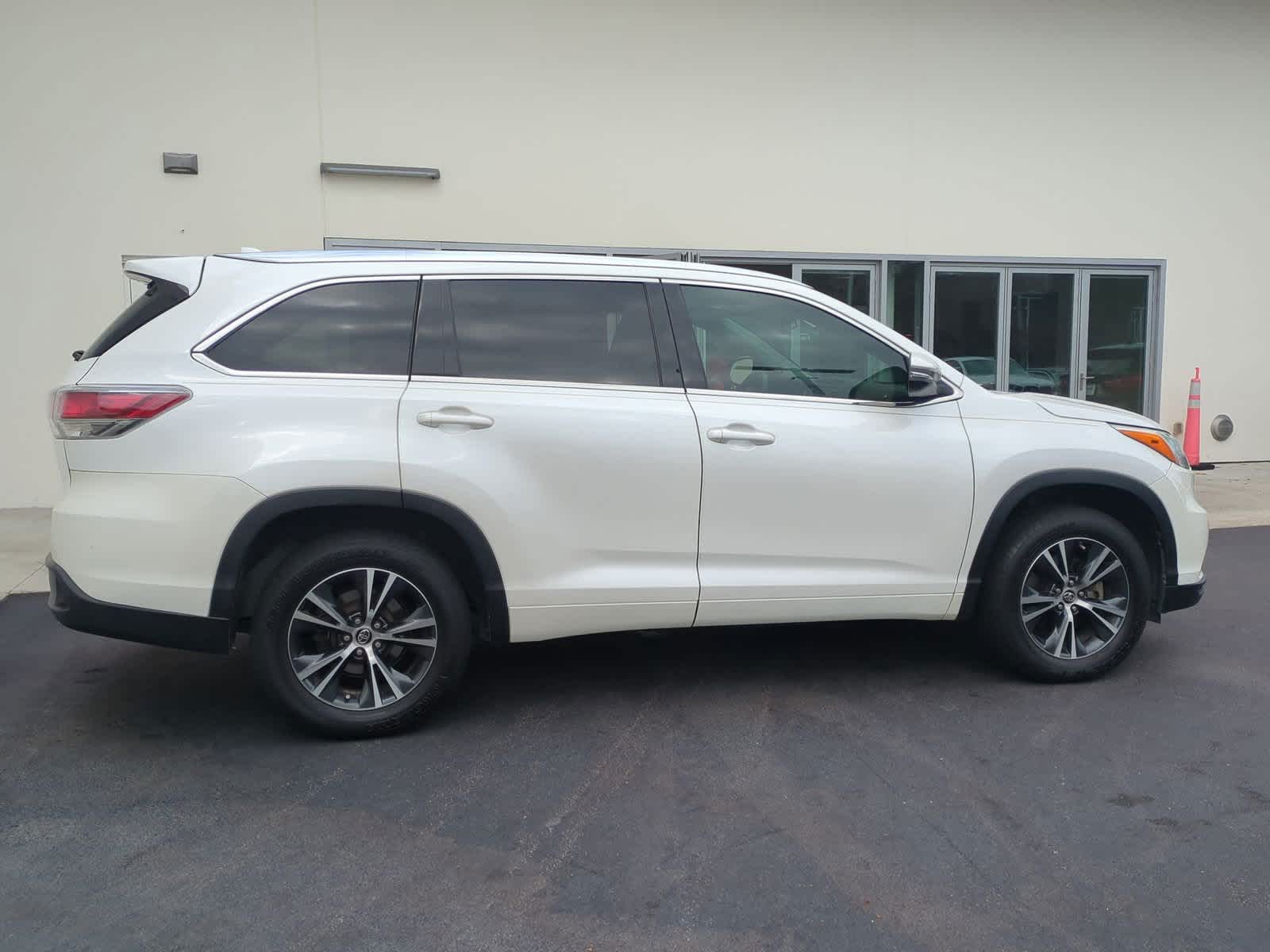 2016 Toyota Highlander XLE 9