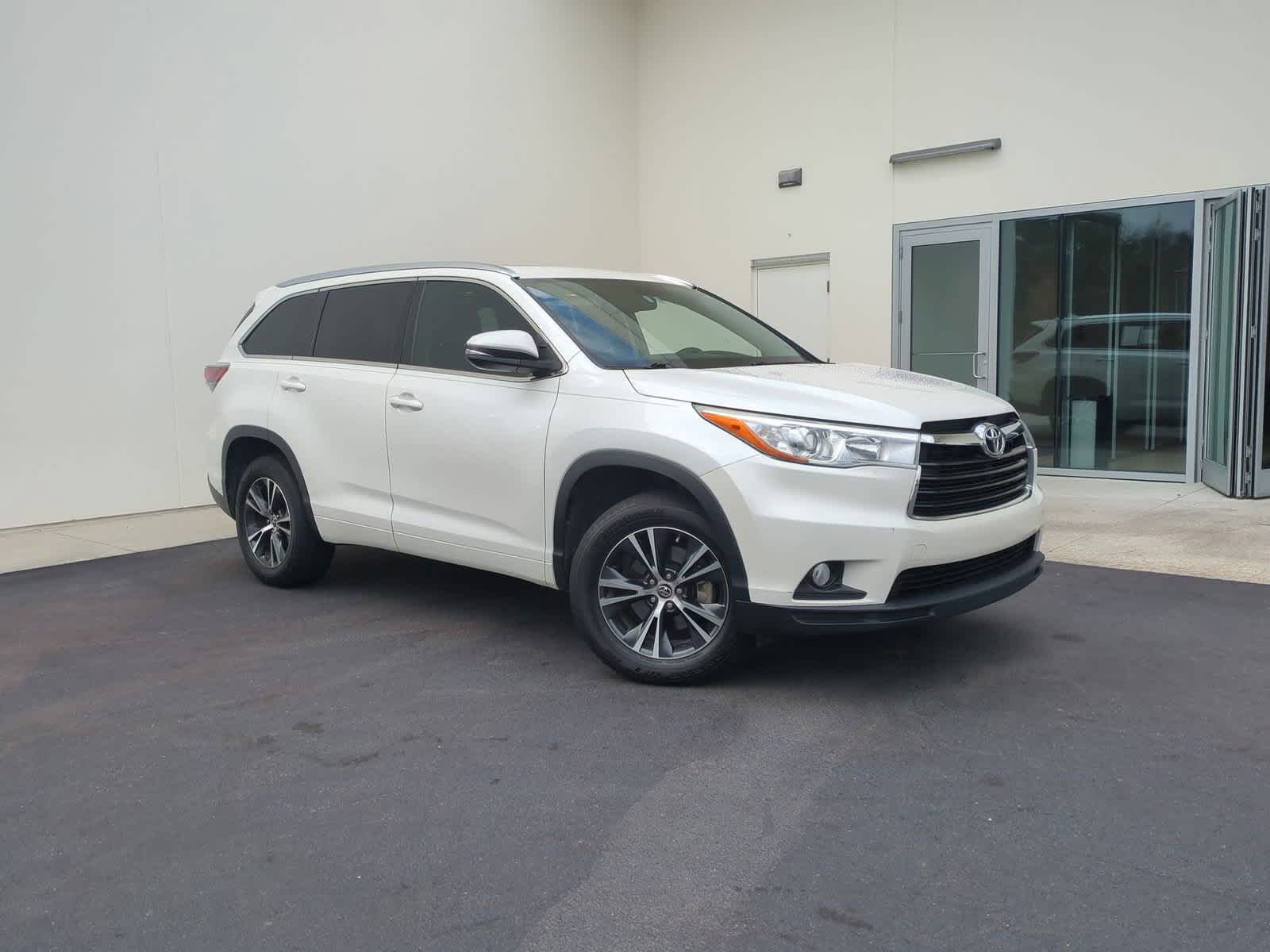 2016 Toyota Highlander XLE 2