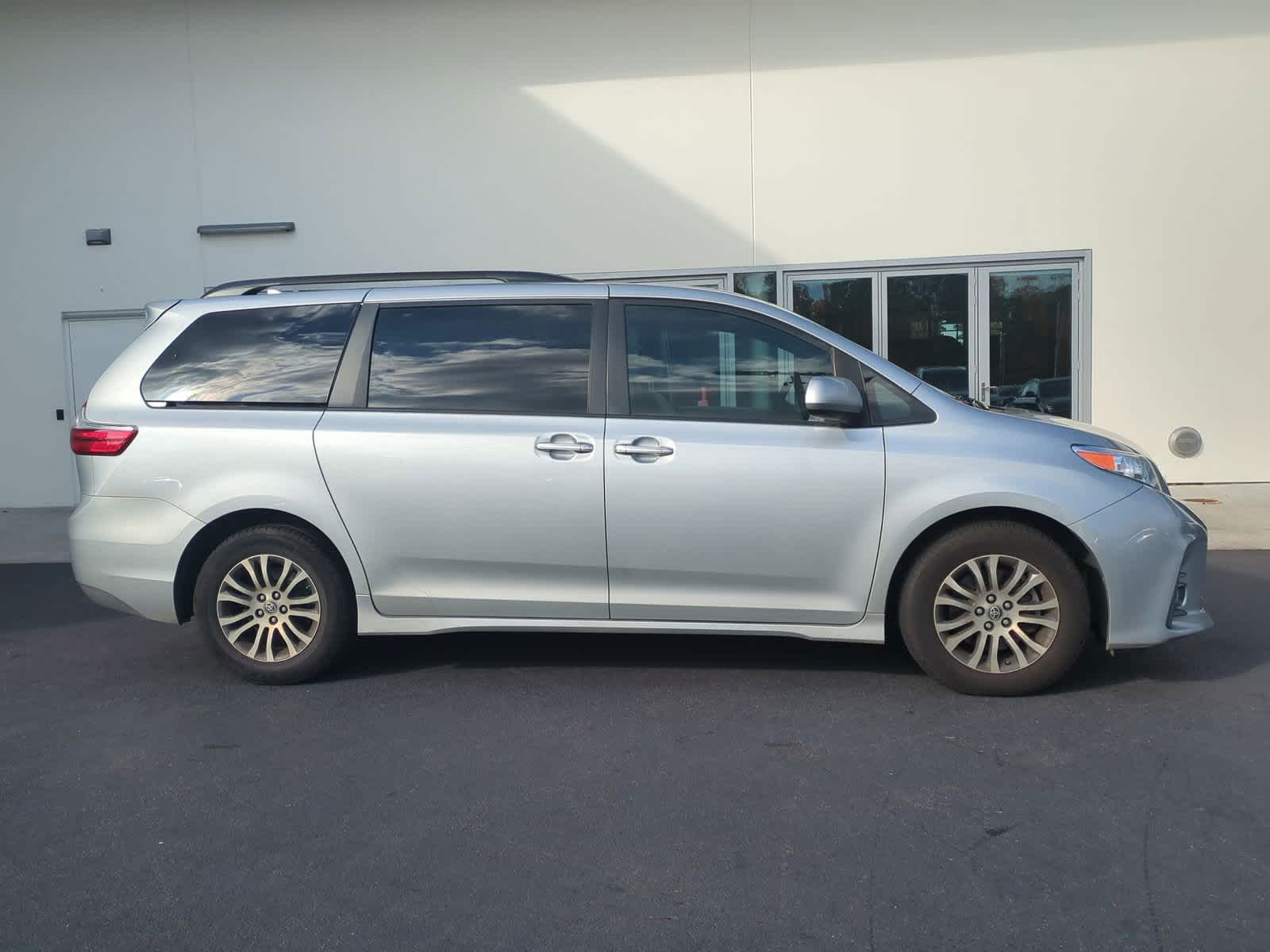 2020 Toyota Sienna XLE 11