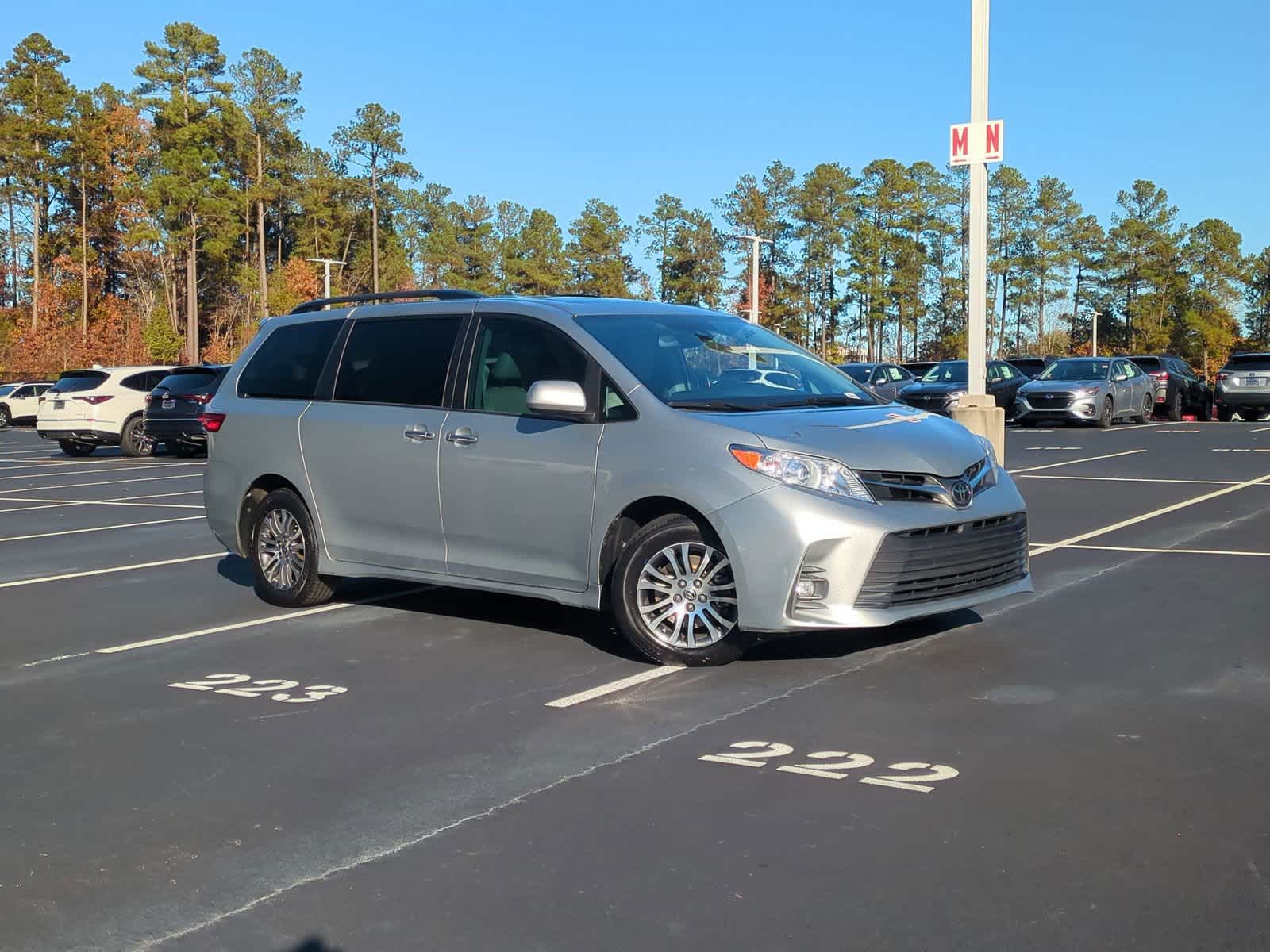 2020 Toyota Sienna XLE 2