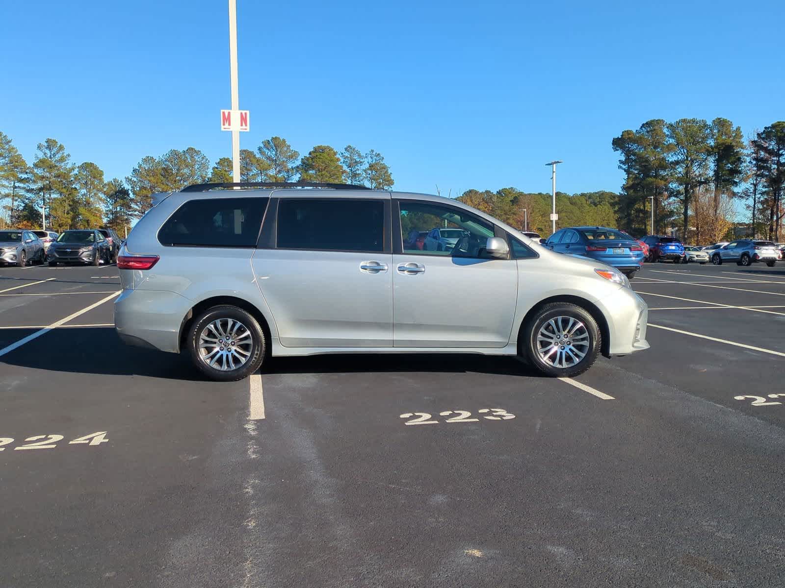 2020 Toyota Sienna XLE 11