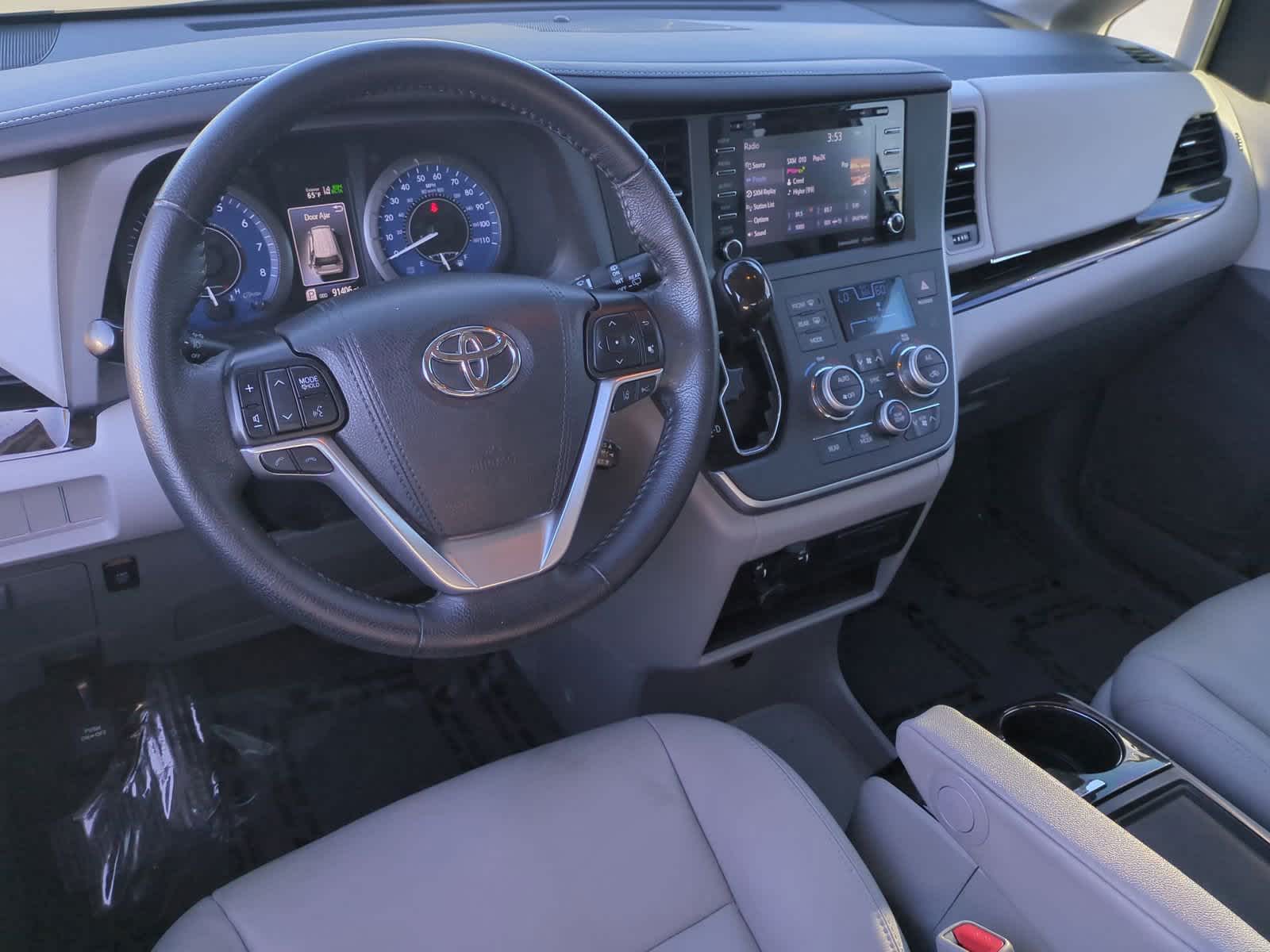 2020 Toyota Sienna XLE 29