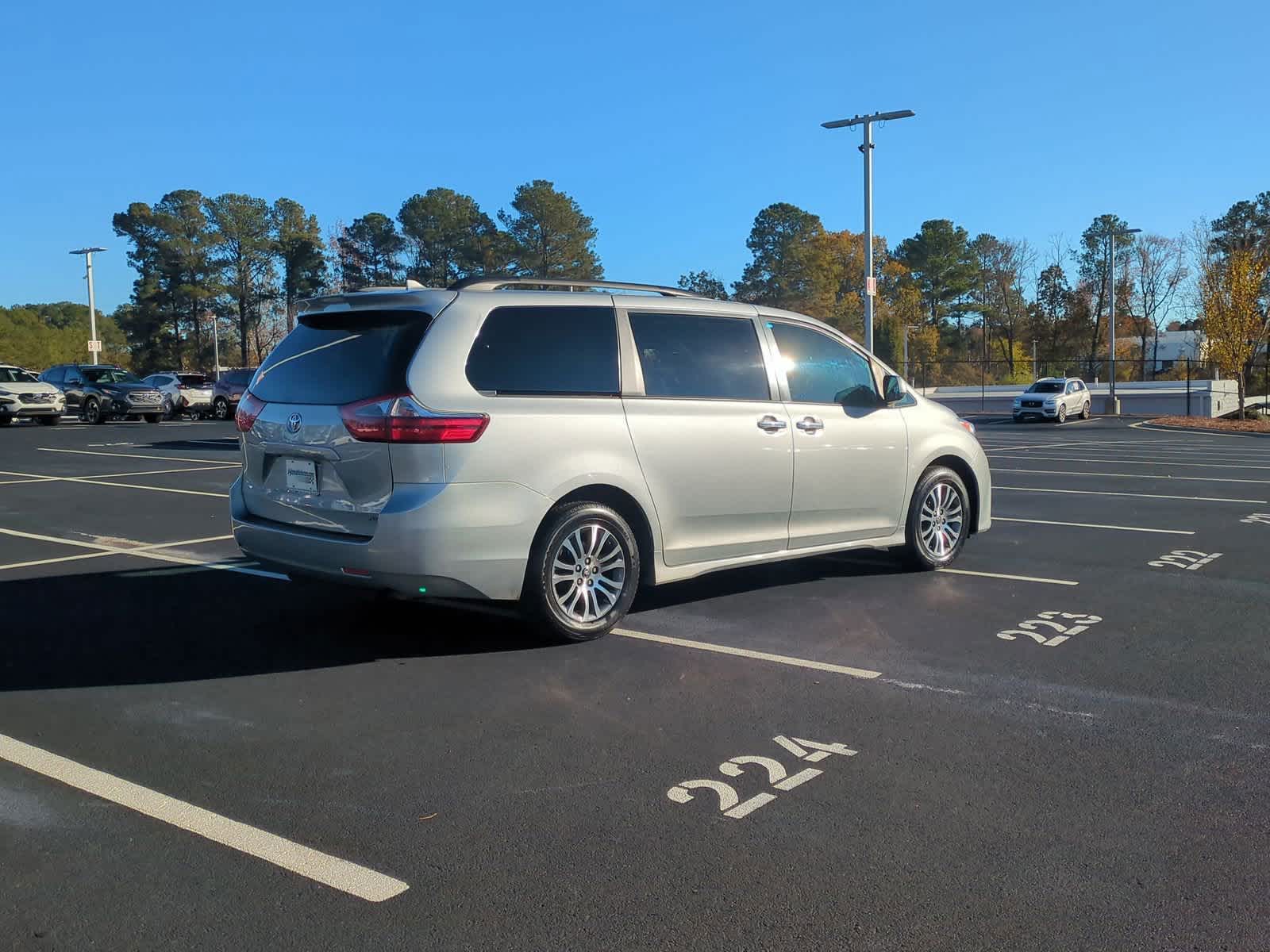 2020 Toyota Sienna XLE 10