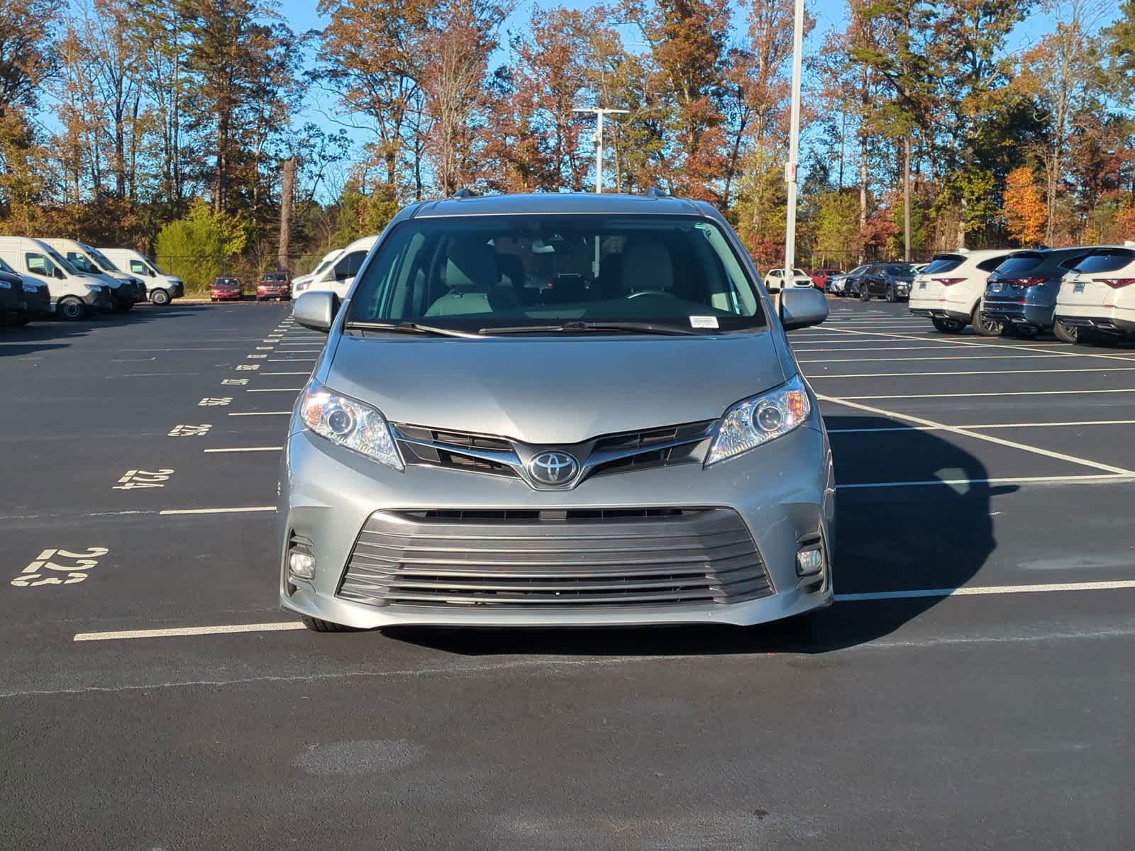 2020 Toyota Sienna XLE 3