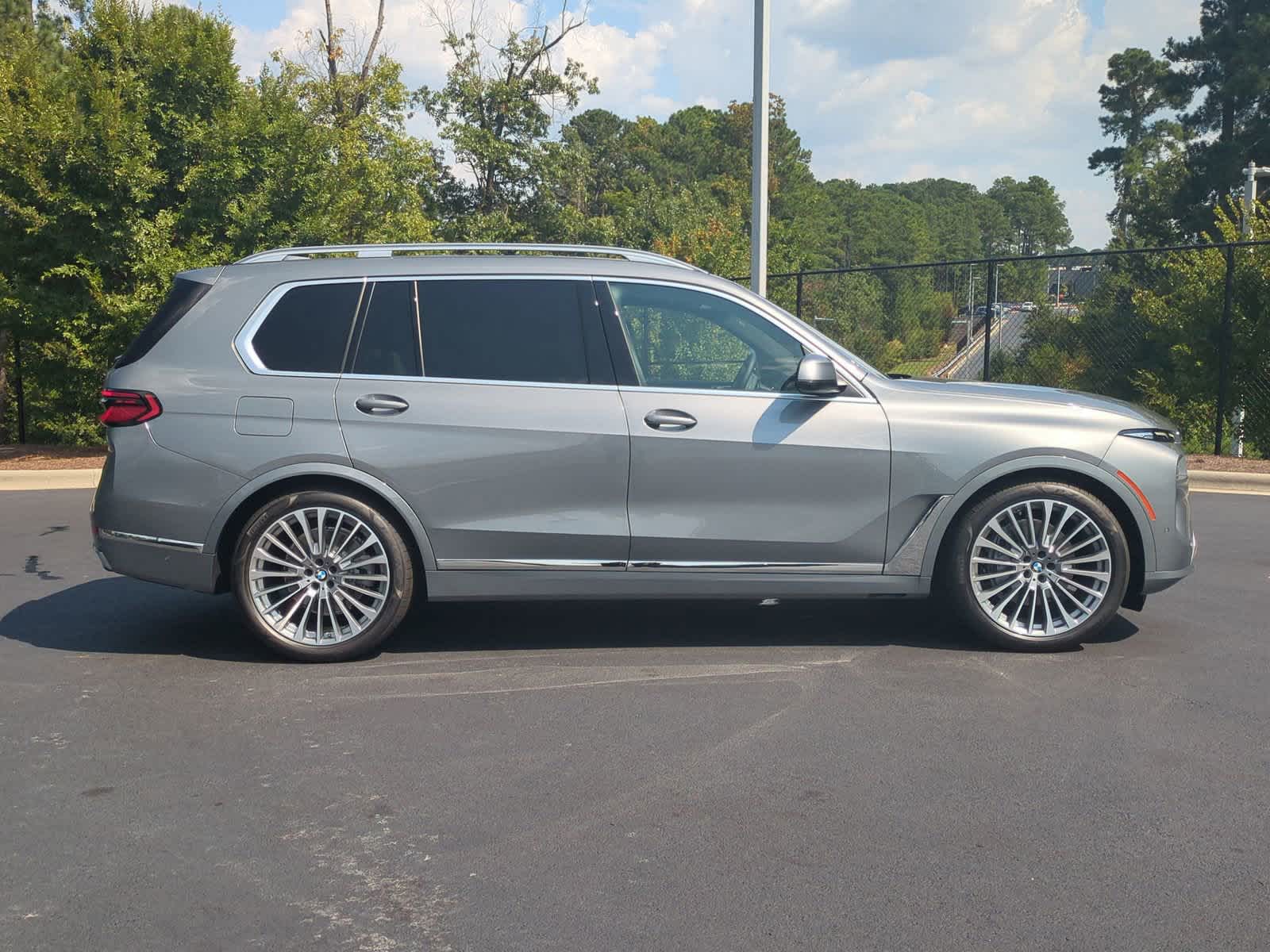 2025 BMW X7 xDrive40i 11